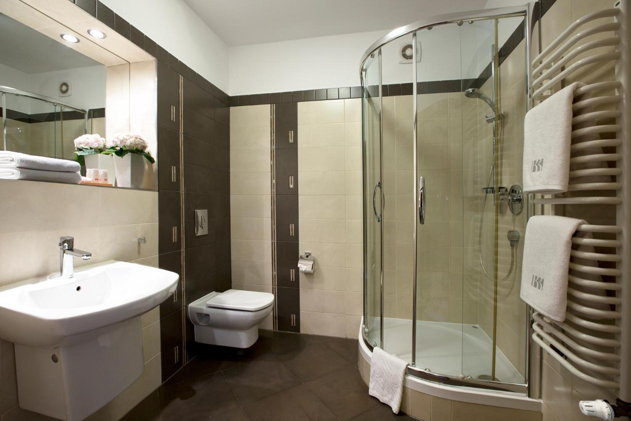Double or Twin Room - Photo 8