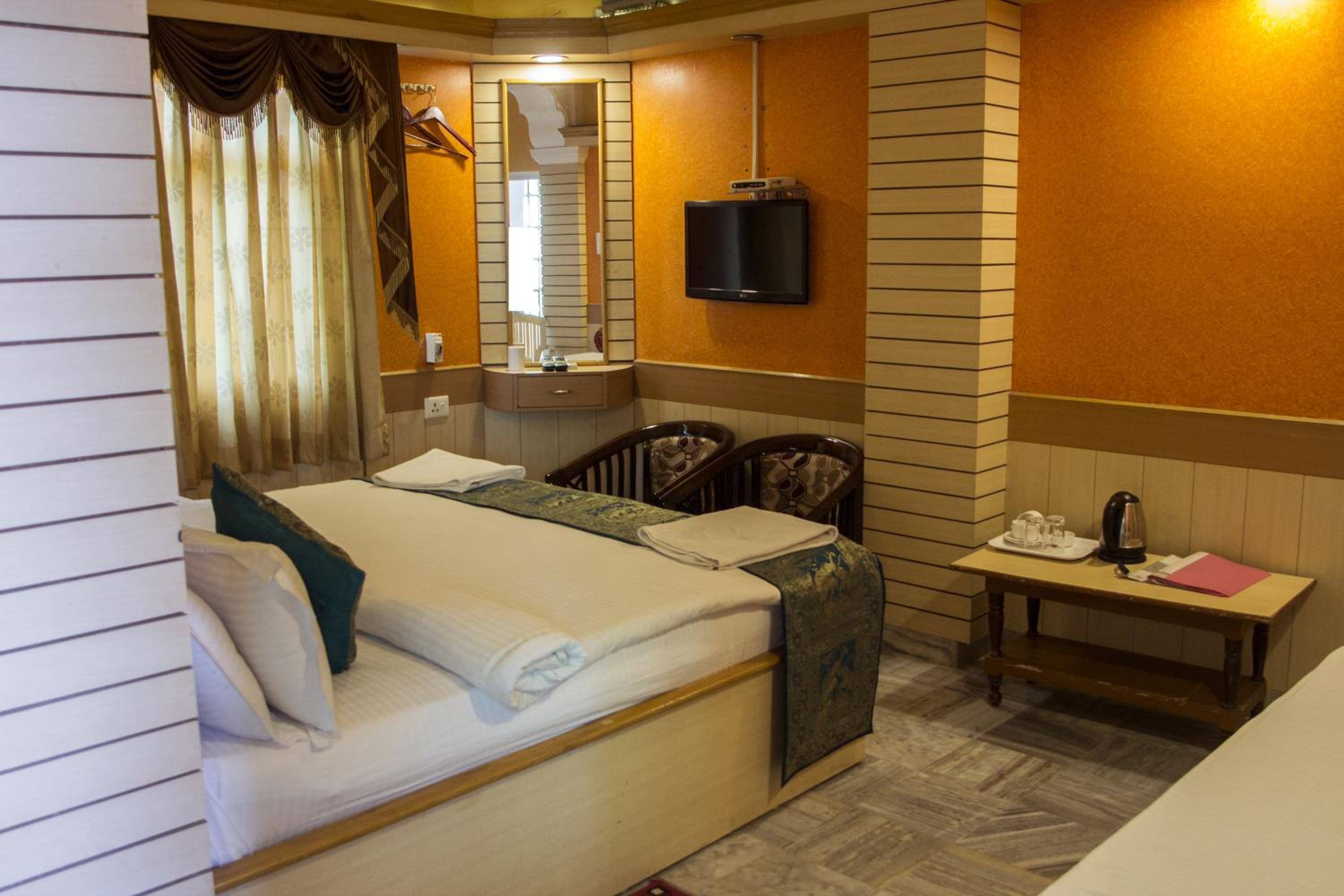 Deluxe Triple Bed Room City View - Photo 35