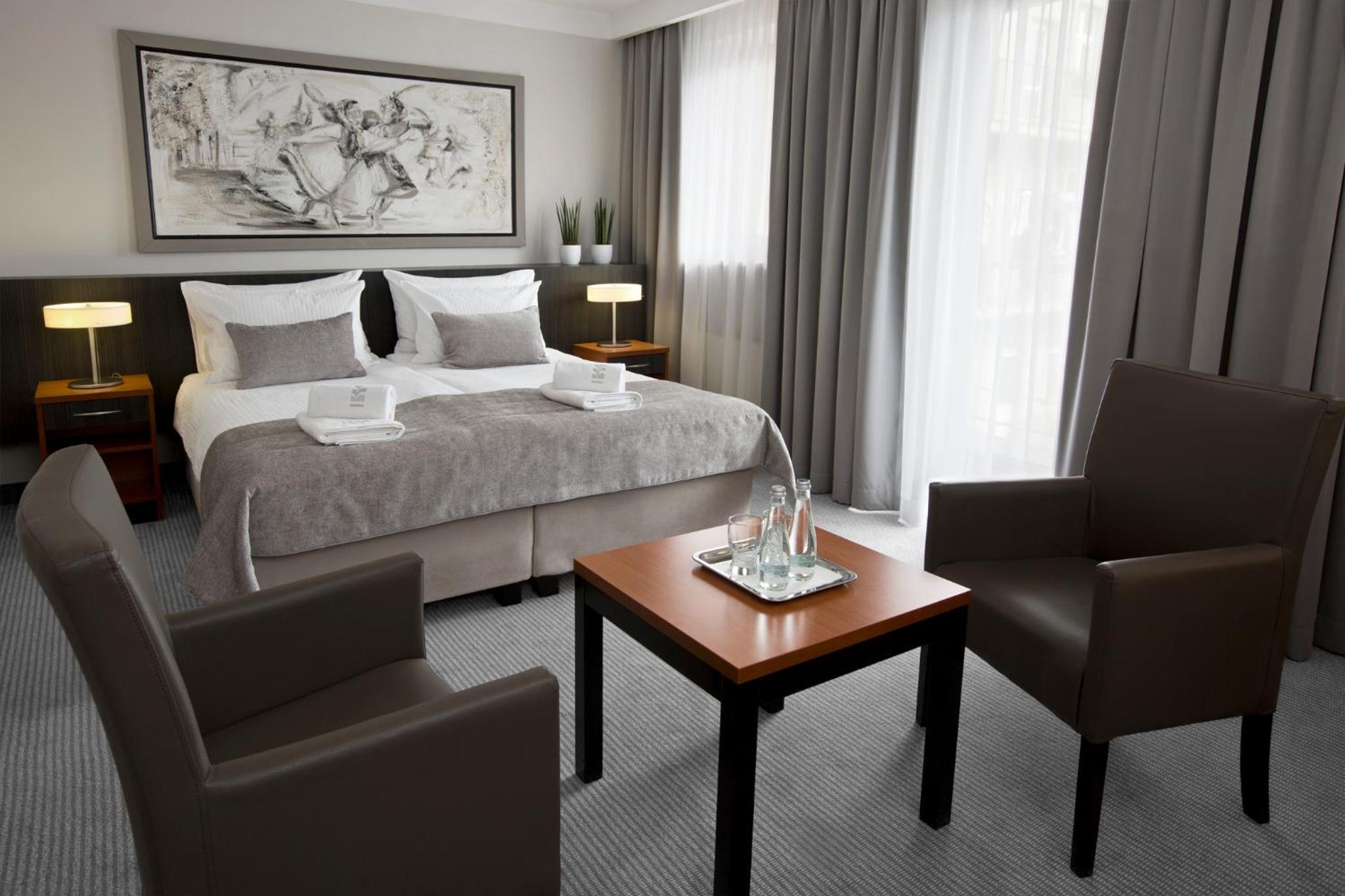 Double or Twin Room - Photo 5