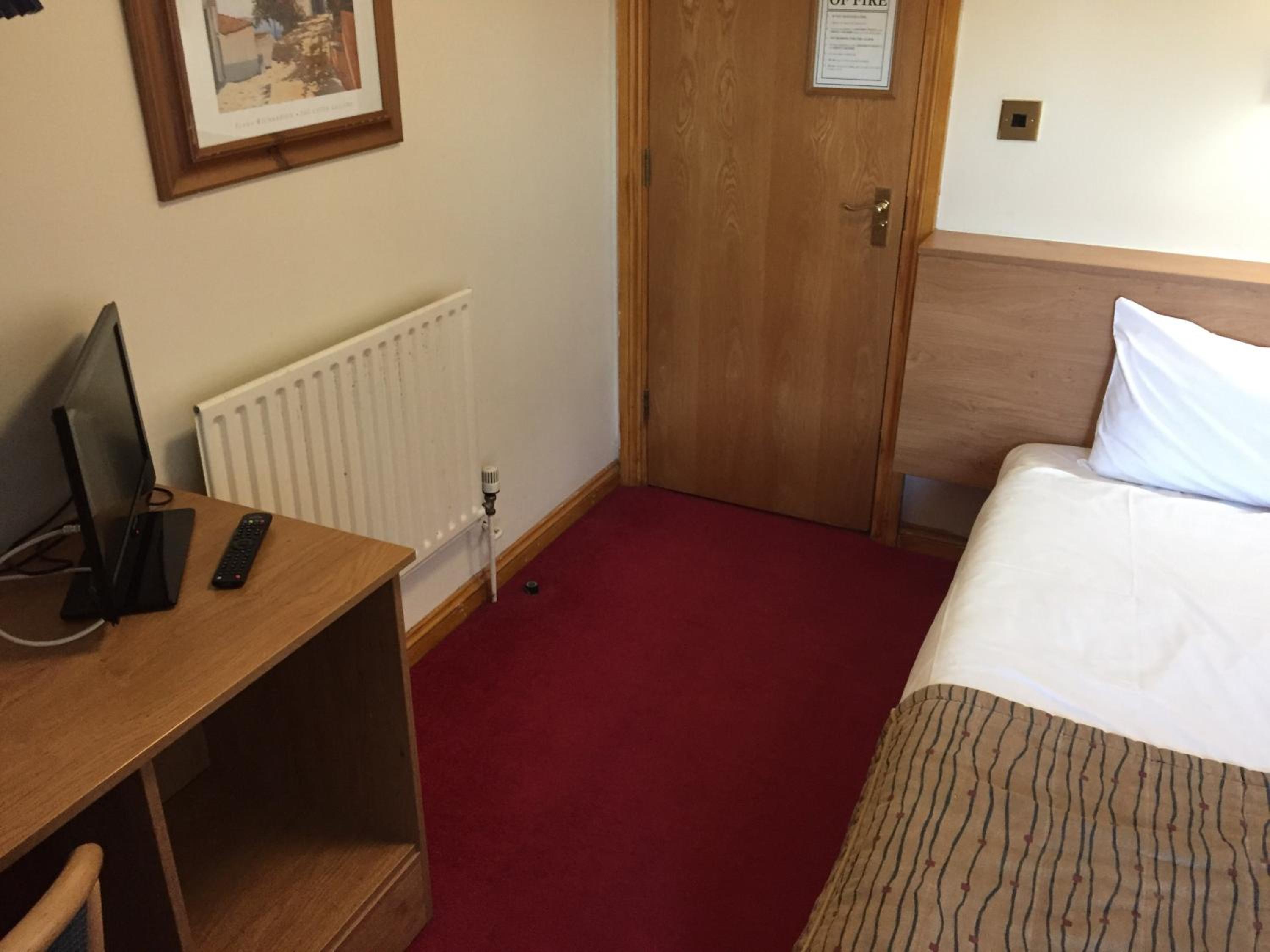 Single Room with Shared Bathroom photo 2