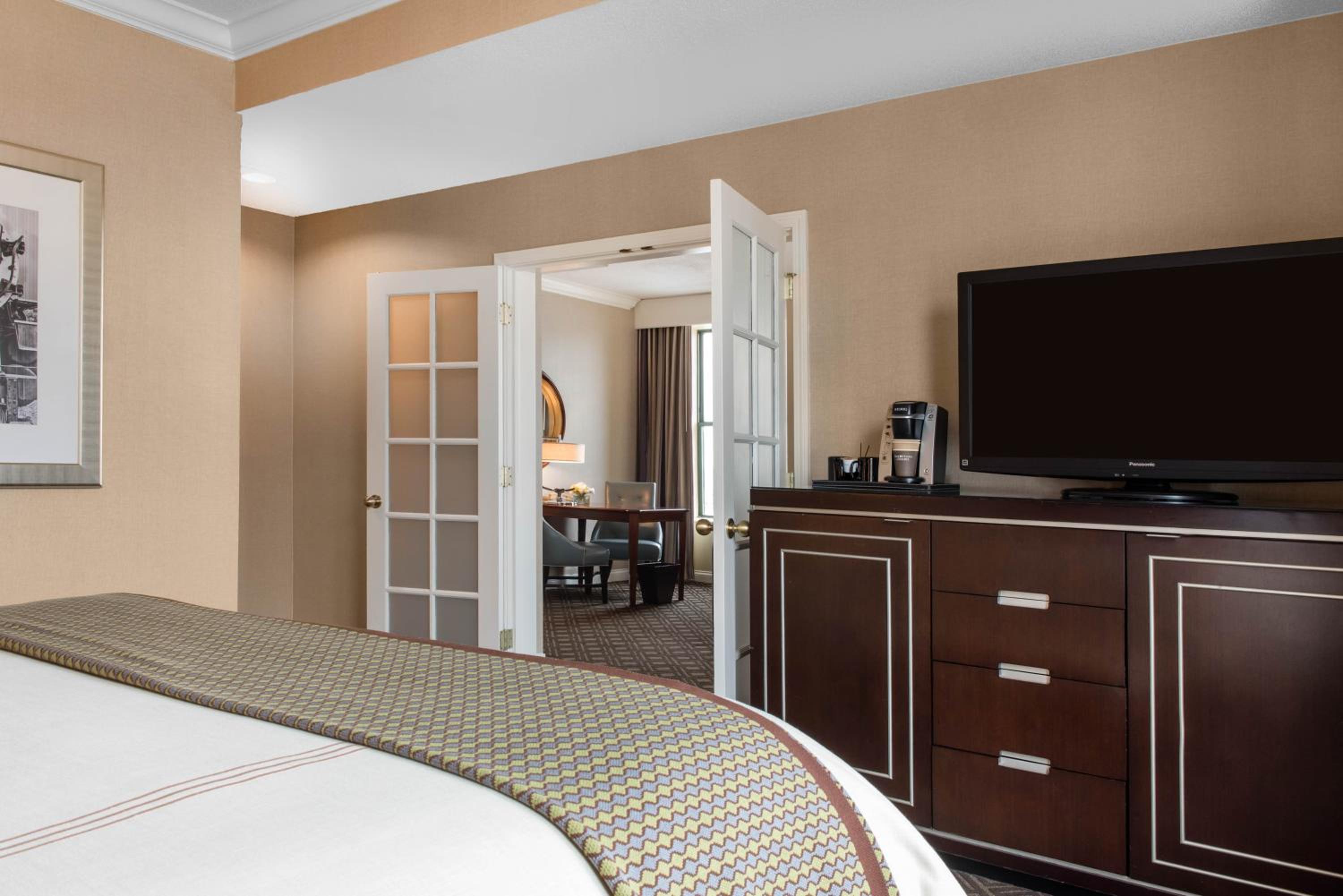 Severin Suite - 1 King Bed - Photo 6