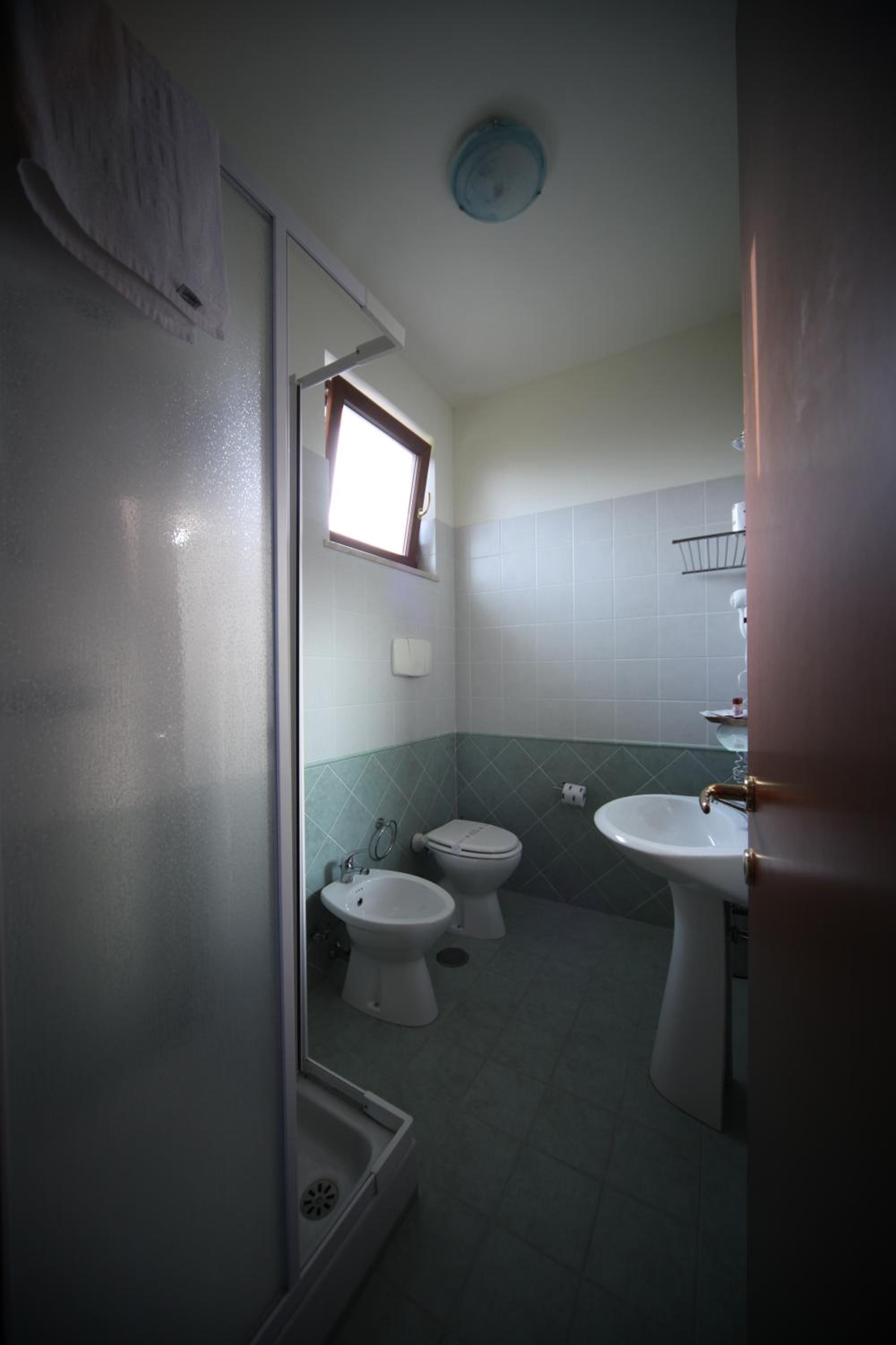 Double Room with Balcony and Sea View - Photo 2