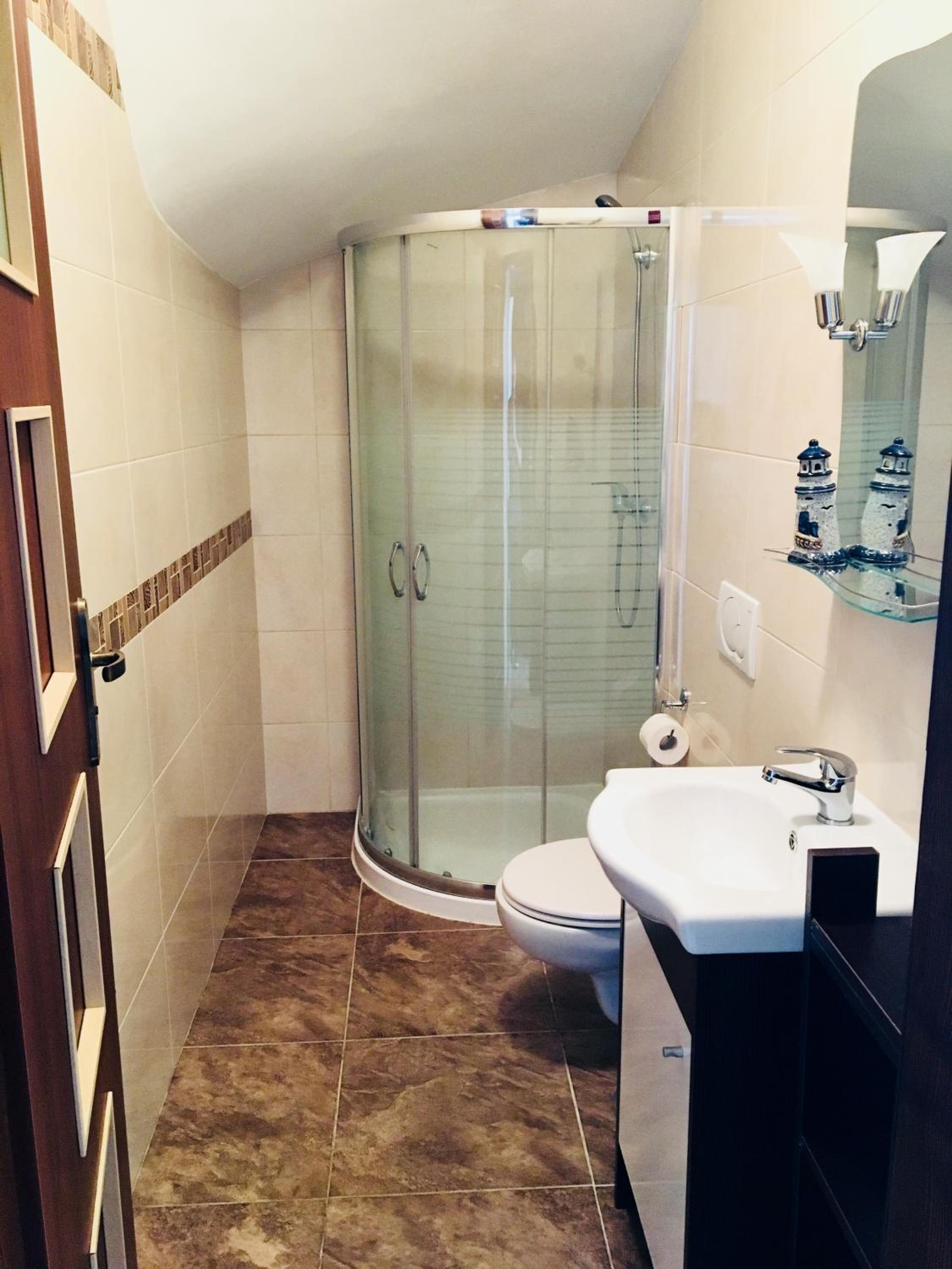Double Room with Bathroom - Photo 8