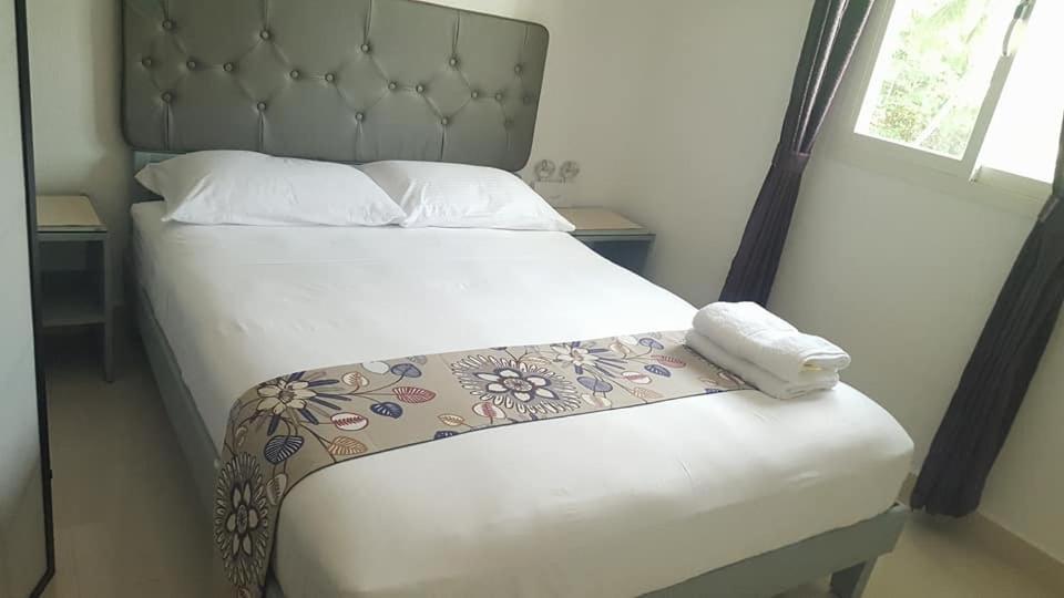 Deluxe Double Room (2 Adults + 1 Child) - Photo 2