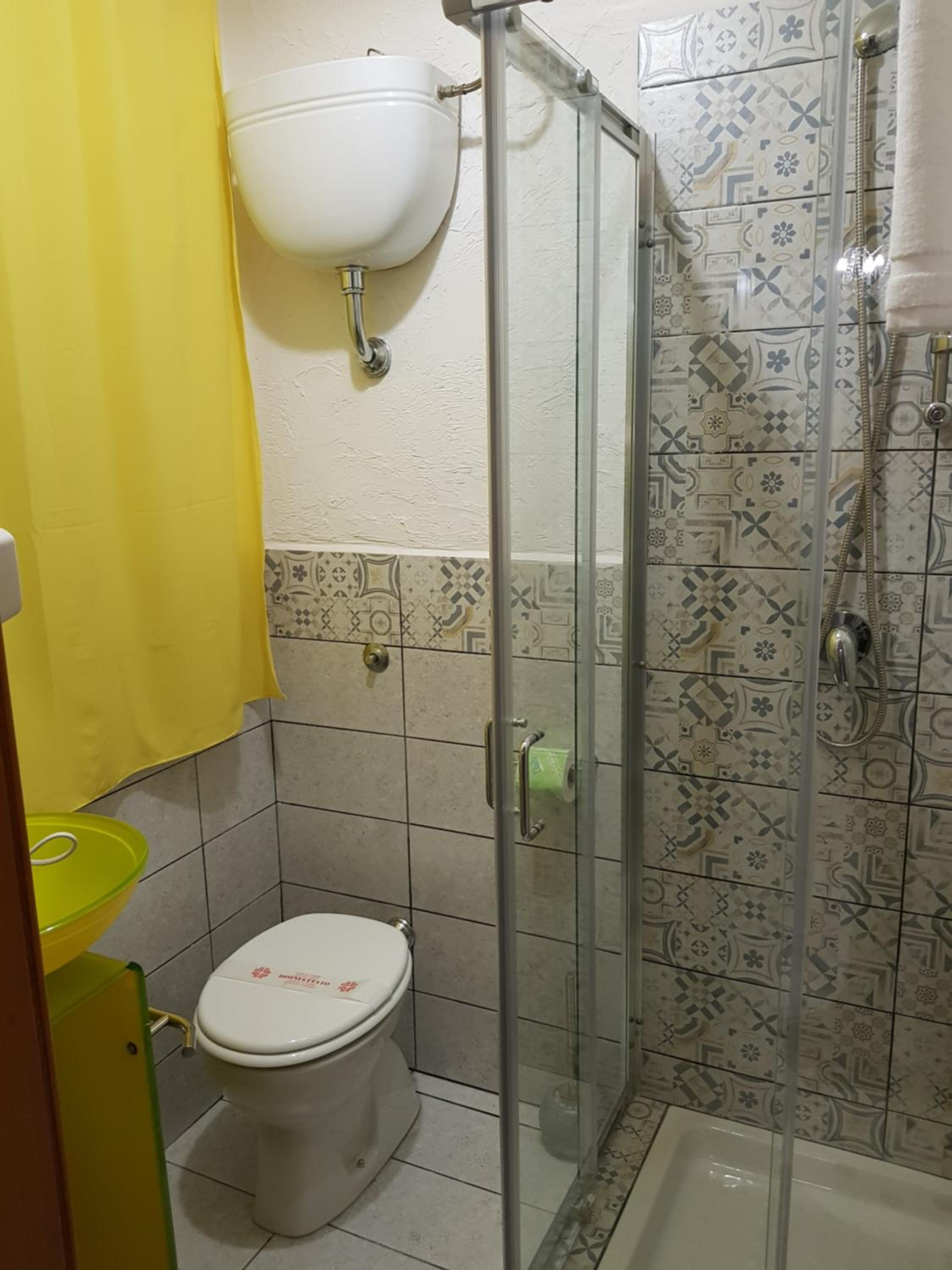 Quadruple Room with Private Bathroom photo 2