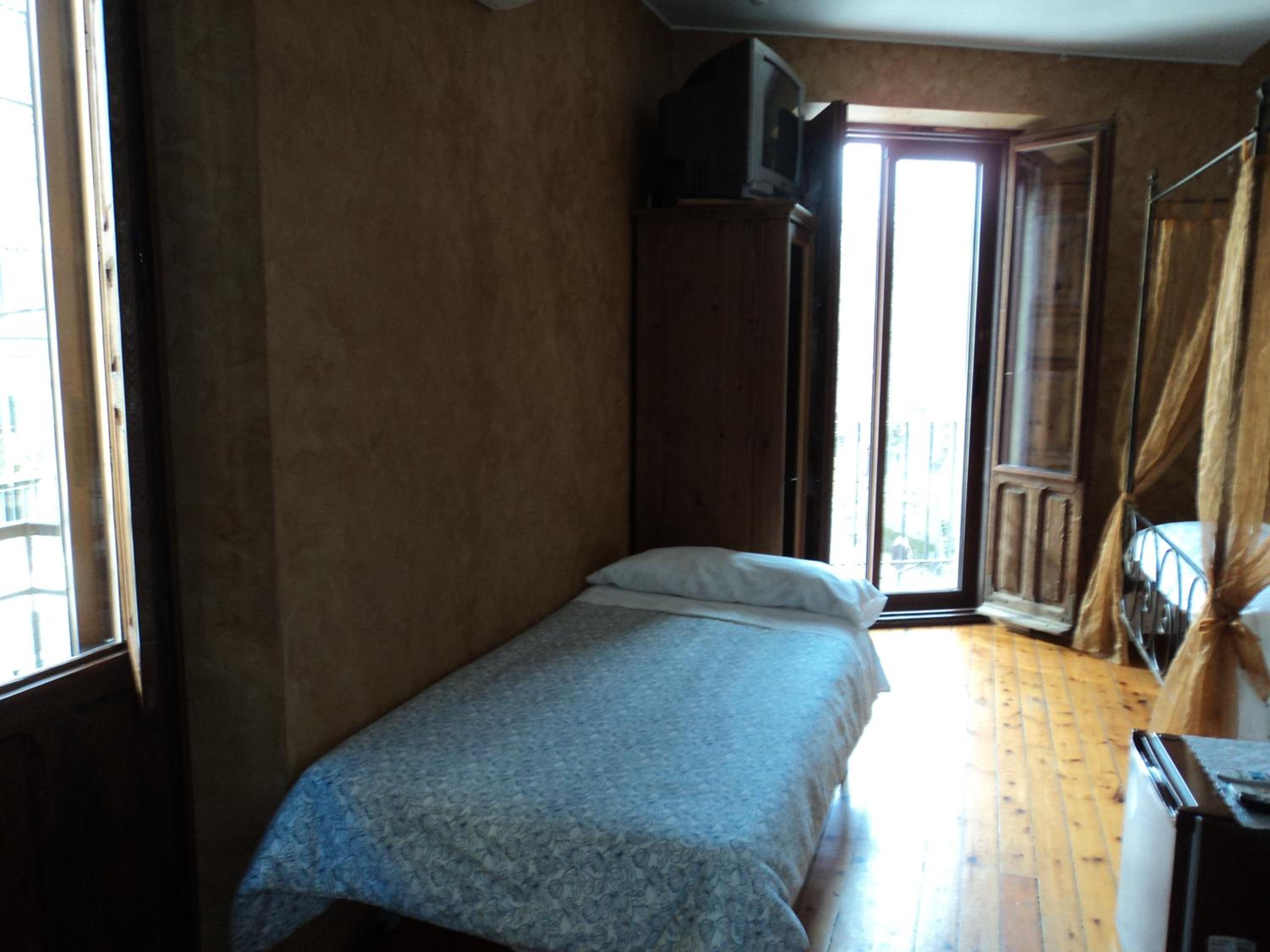 Double Room with Extra Bed photo 2