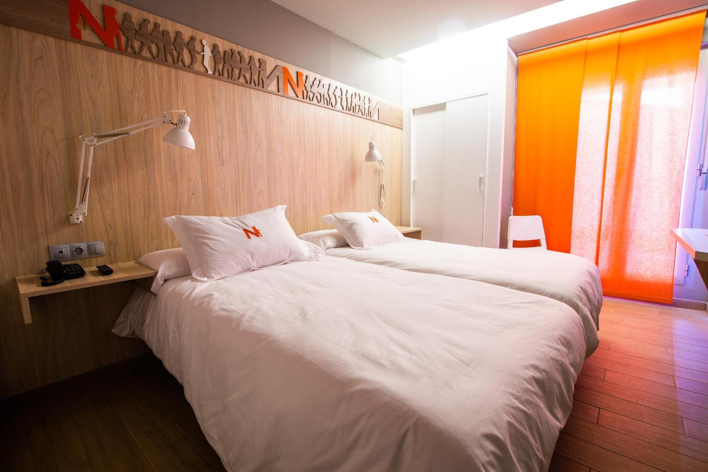 Deluxe Twin Room - Photo 2