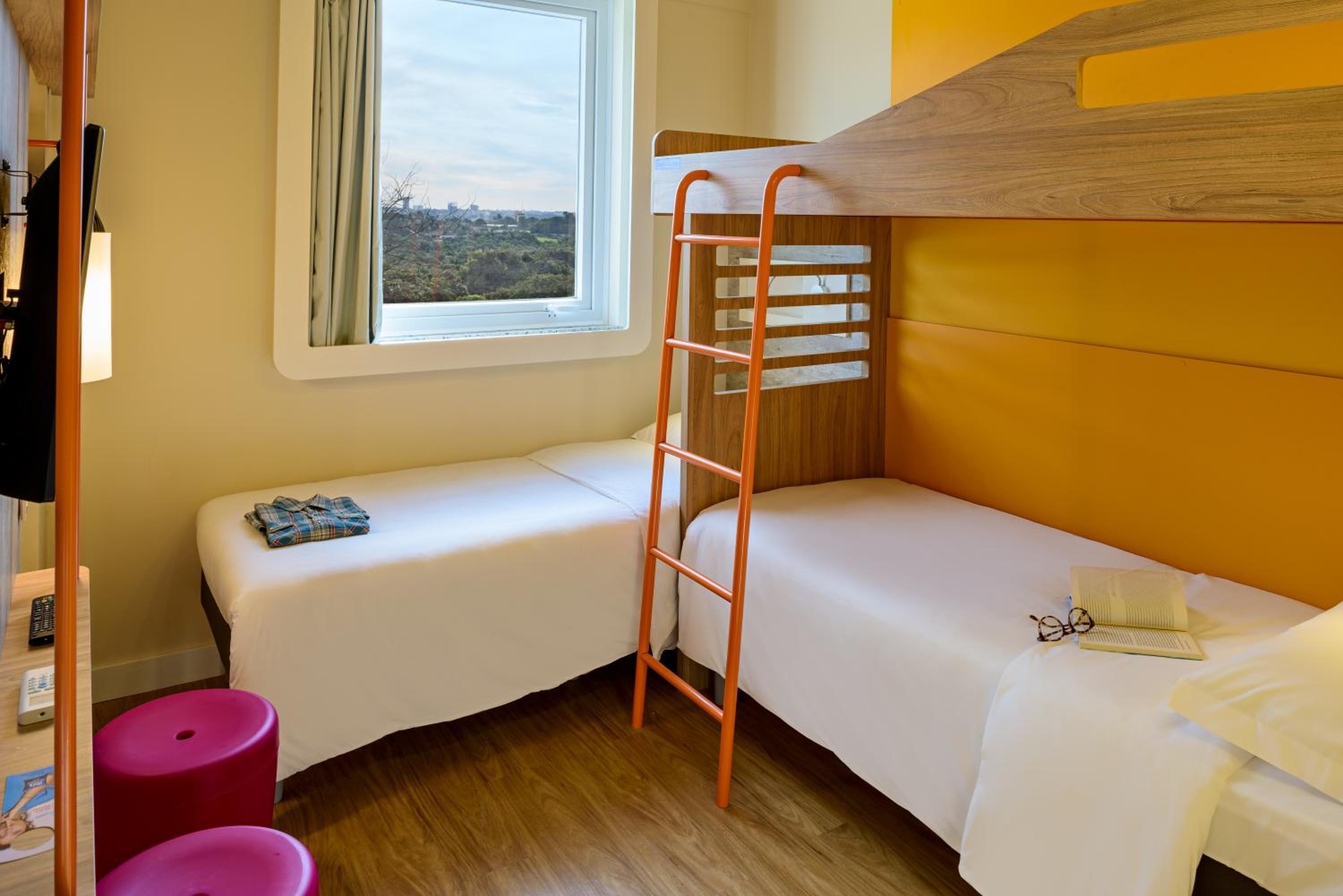 Standard Room With Single Beds photo 3