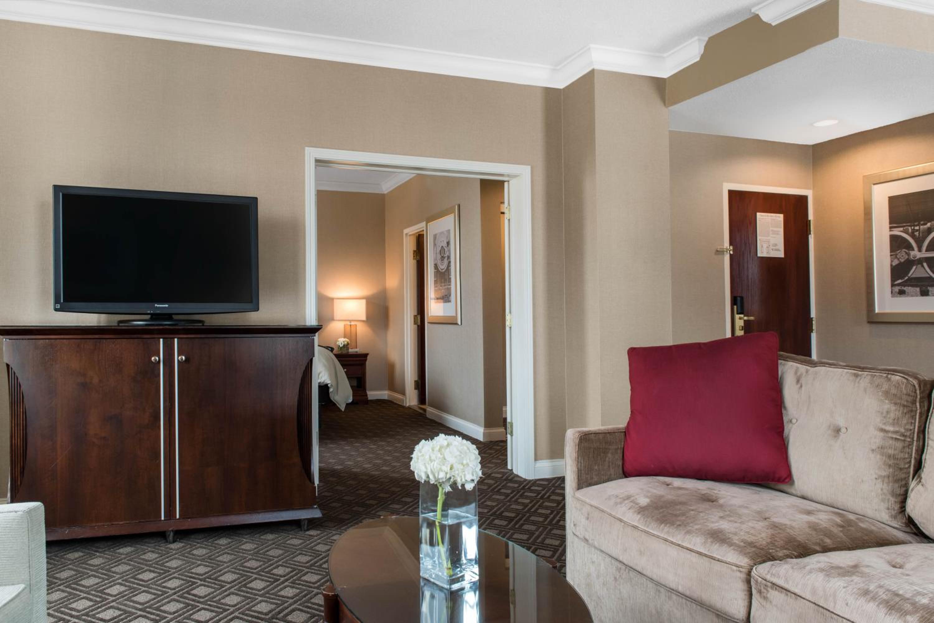Severin Suite - 1 King Bed - Photo 3