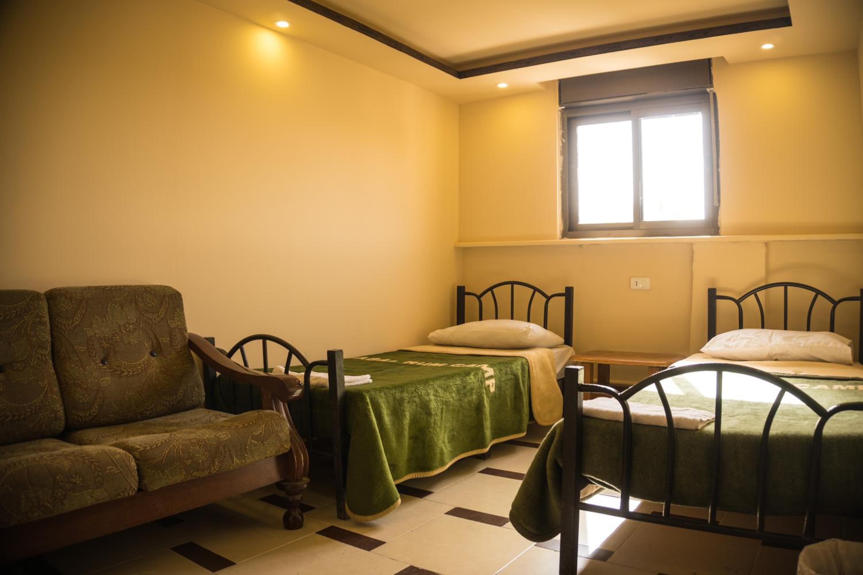 Standard Twin Room with Shared Bathroom photo 2