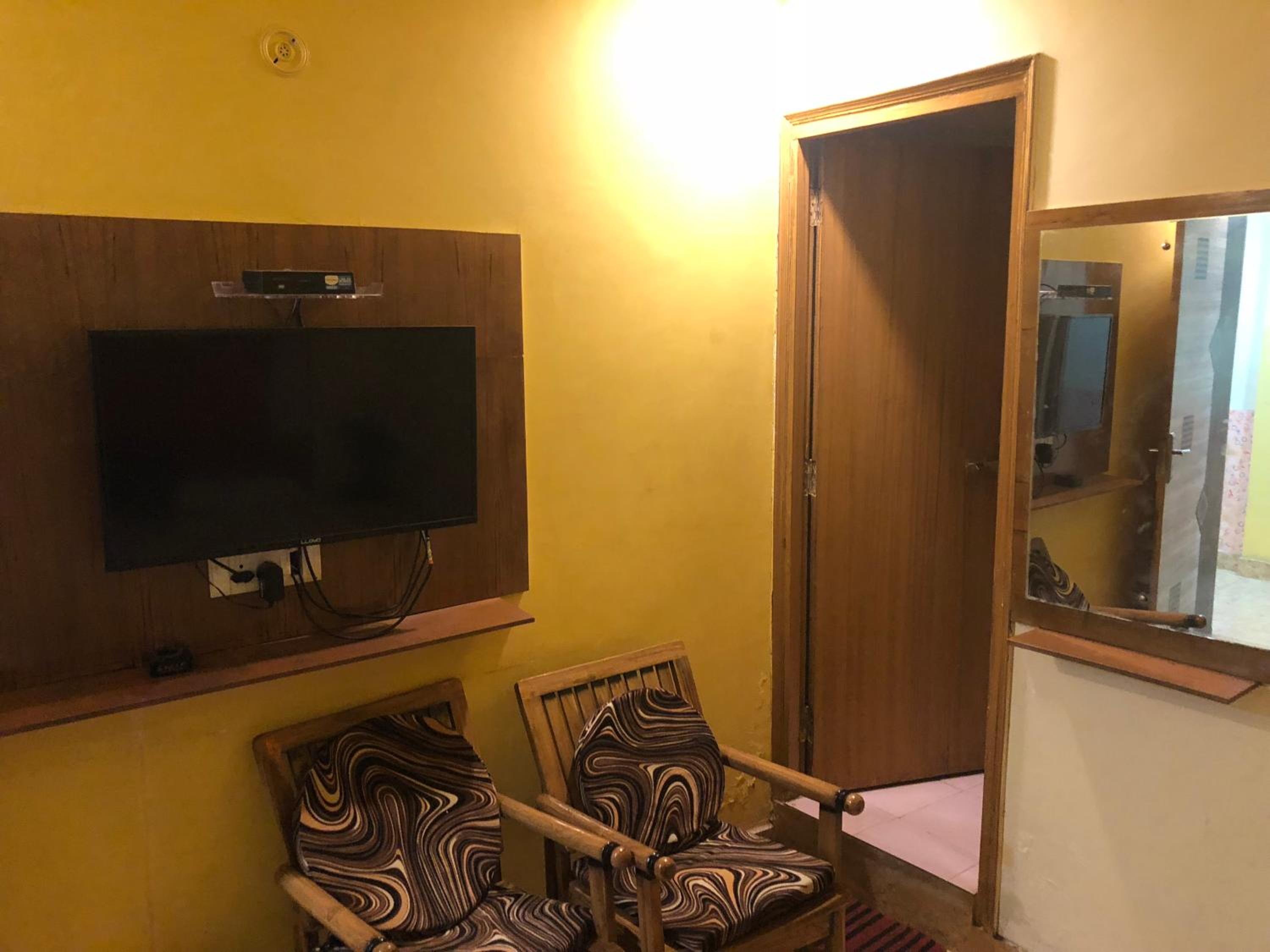 Budget Double Room photo 3