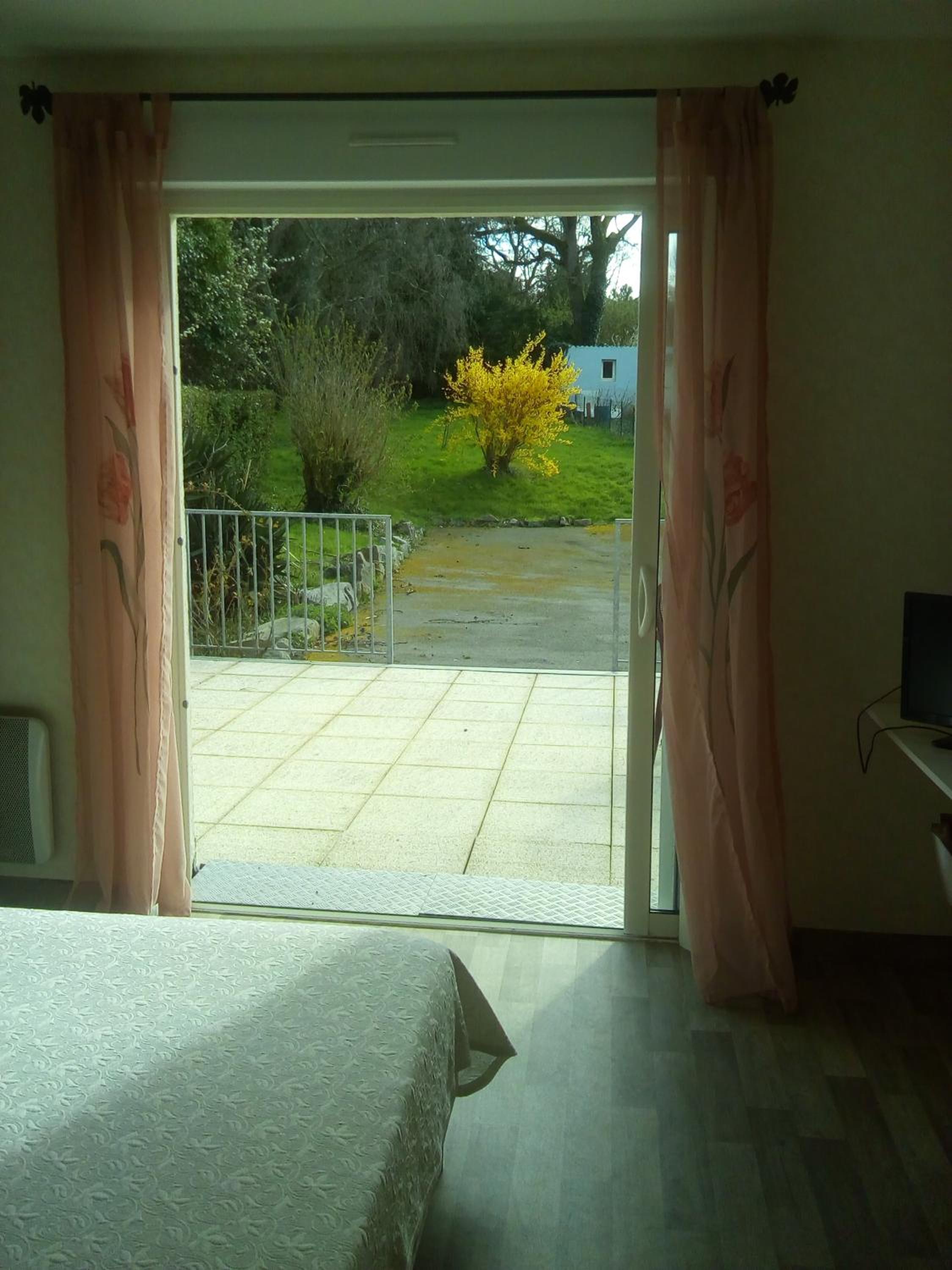 Double Room - Disability Access with garden view photo 2