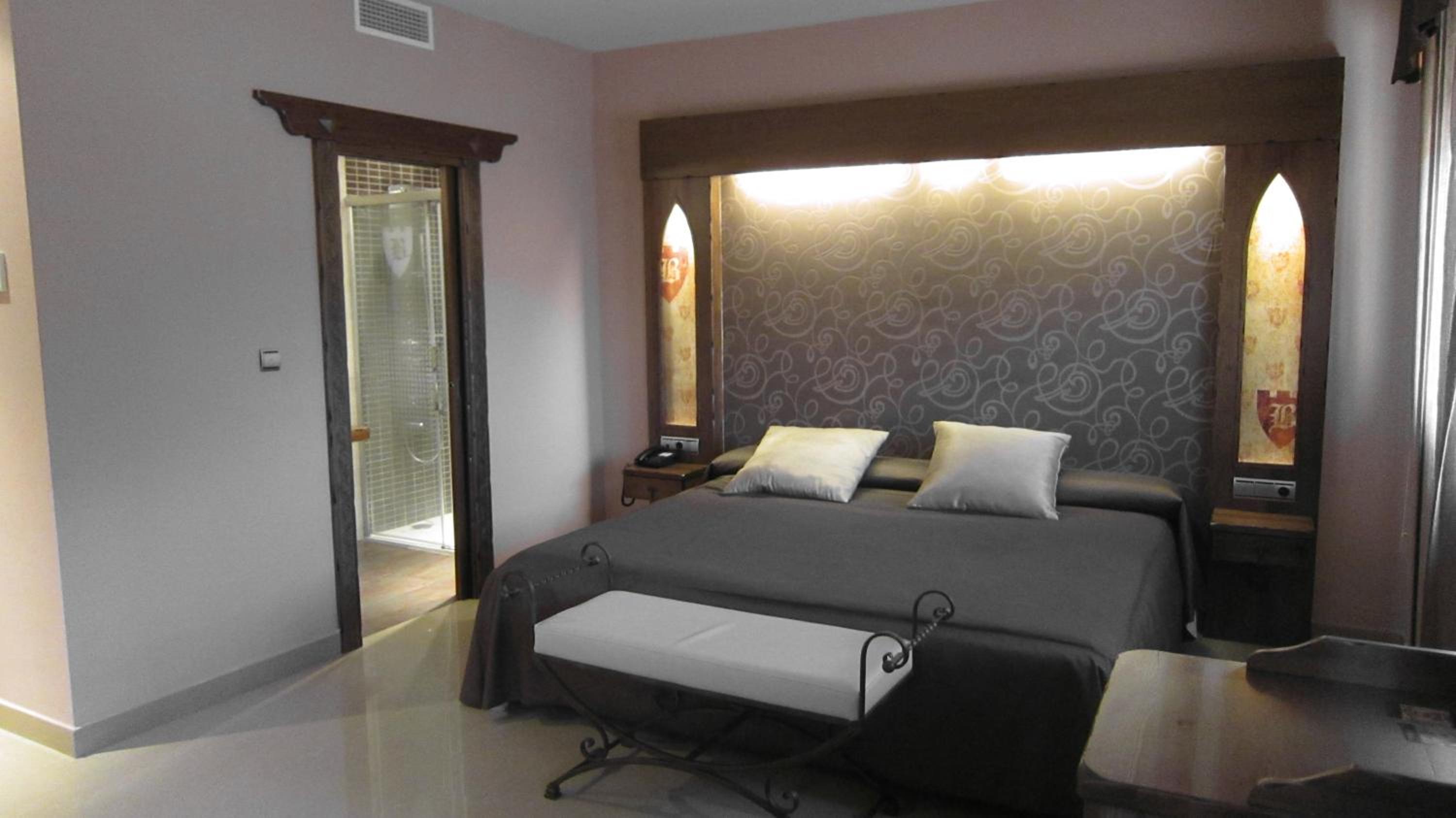 Deluxe Suite with Spa Bath photo 2