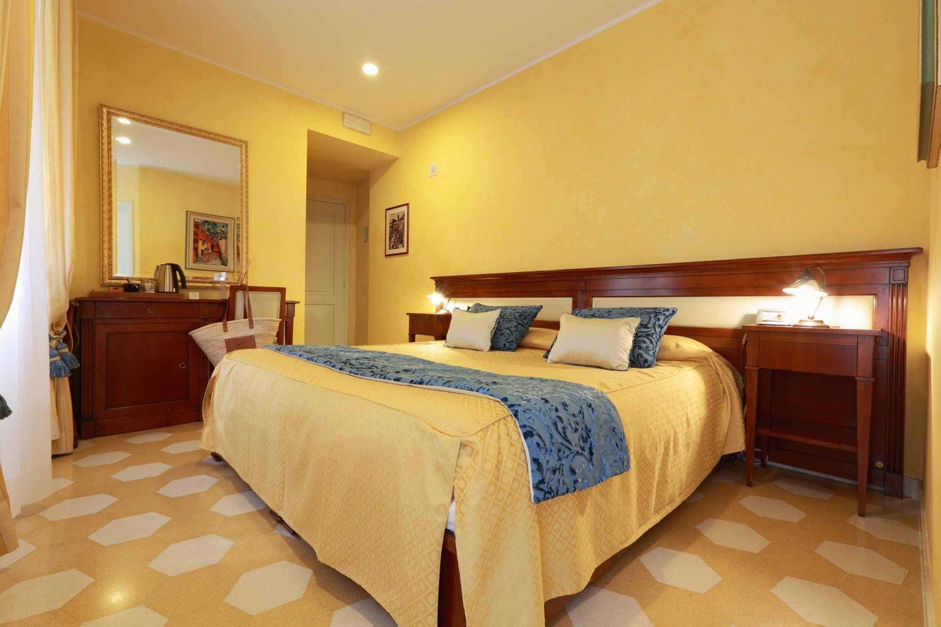 Standard Double or Twin Room photo 3