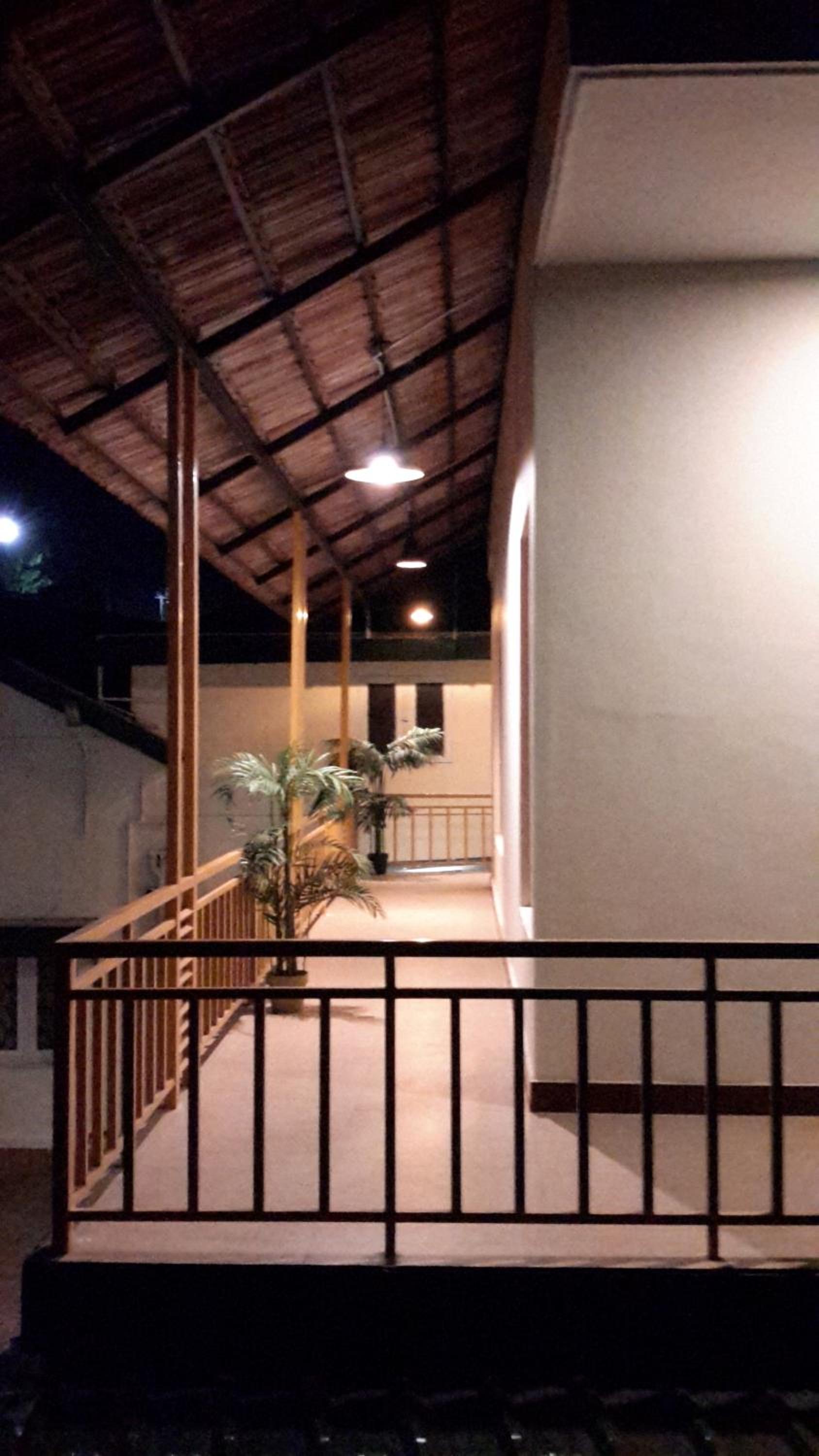 Deluxe Room with Balcony - Photo 3