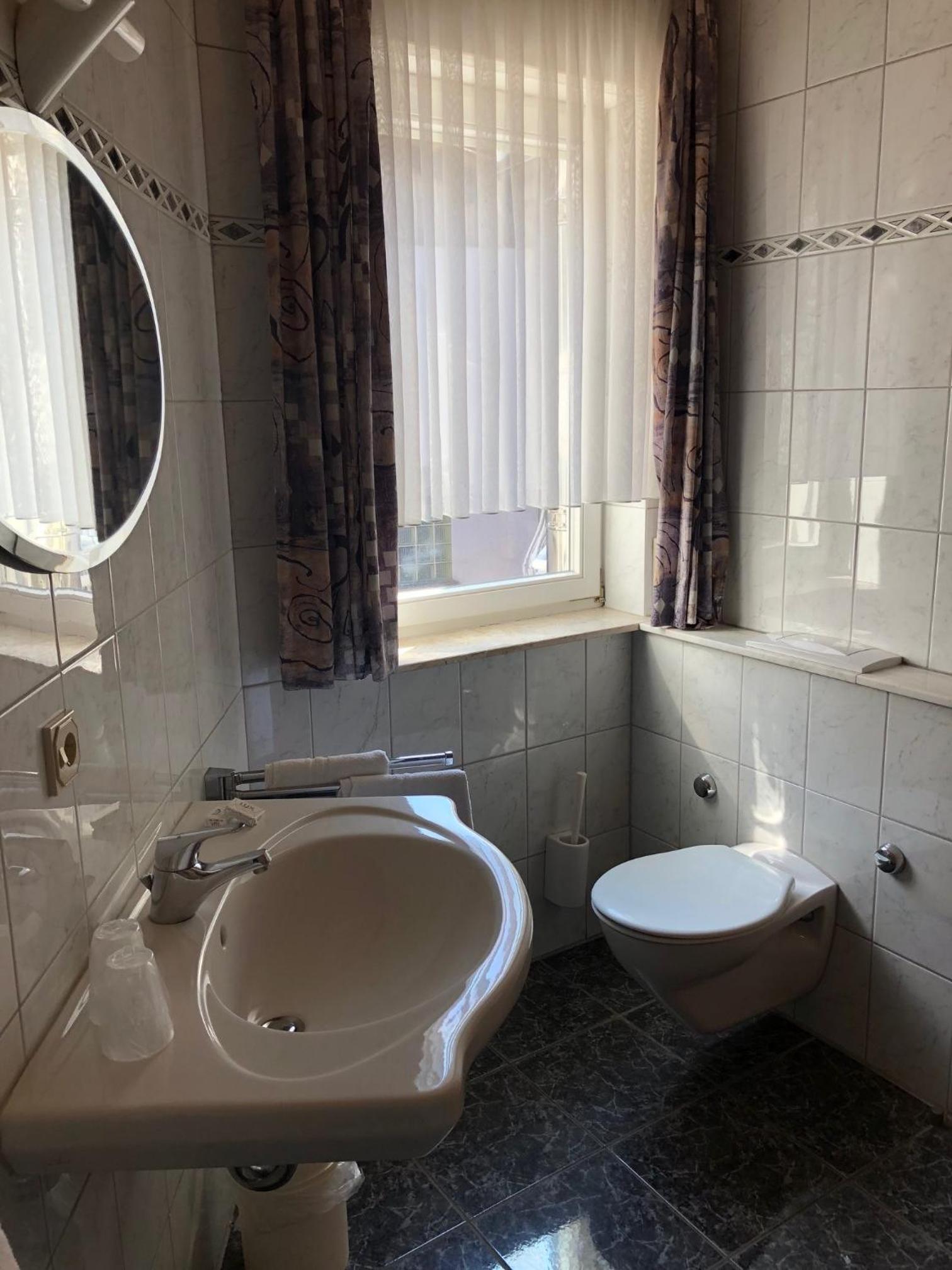 Standard Double Room - Photo 2