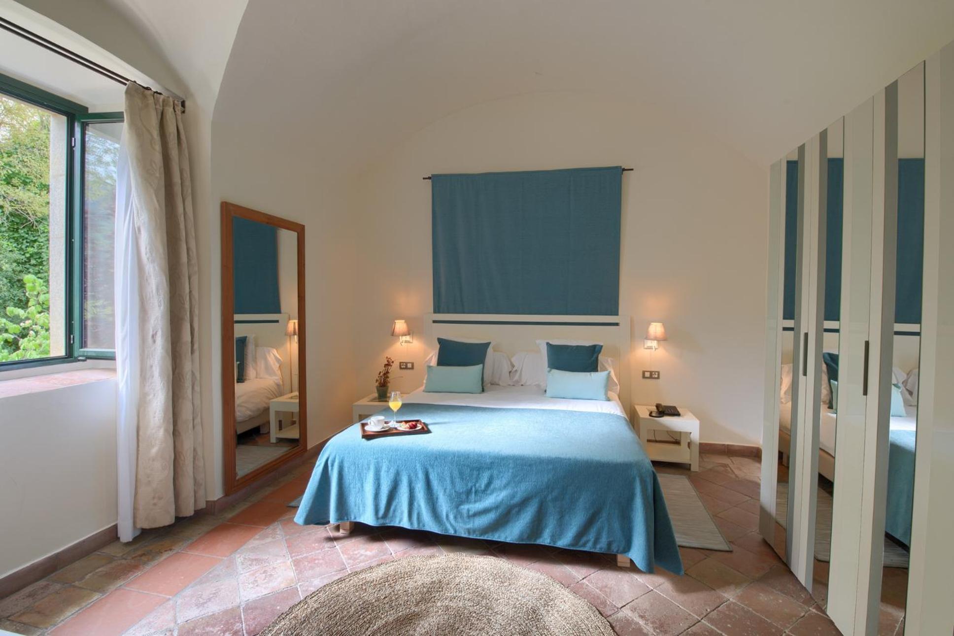 Deluxe Double Room with Extra Bed photo 3