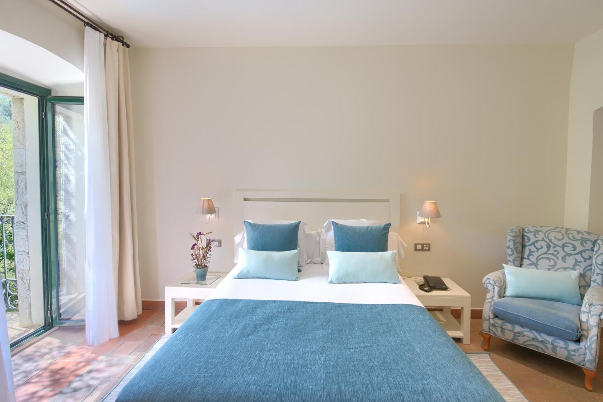 Deluxe Double or Twin Room photo 2