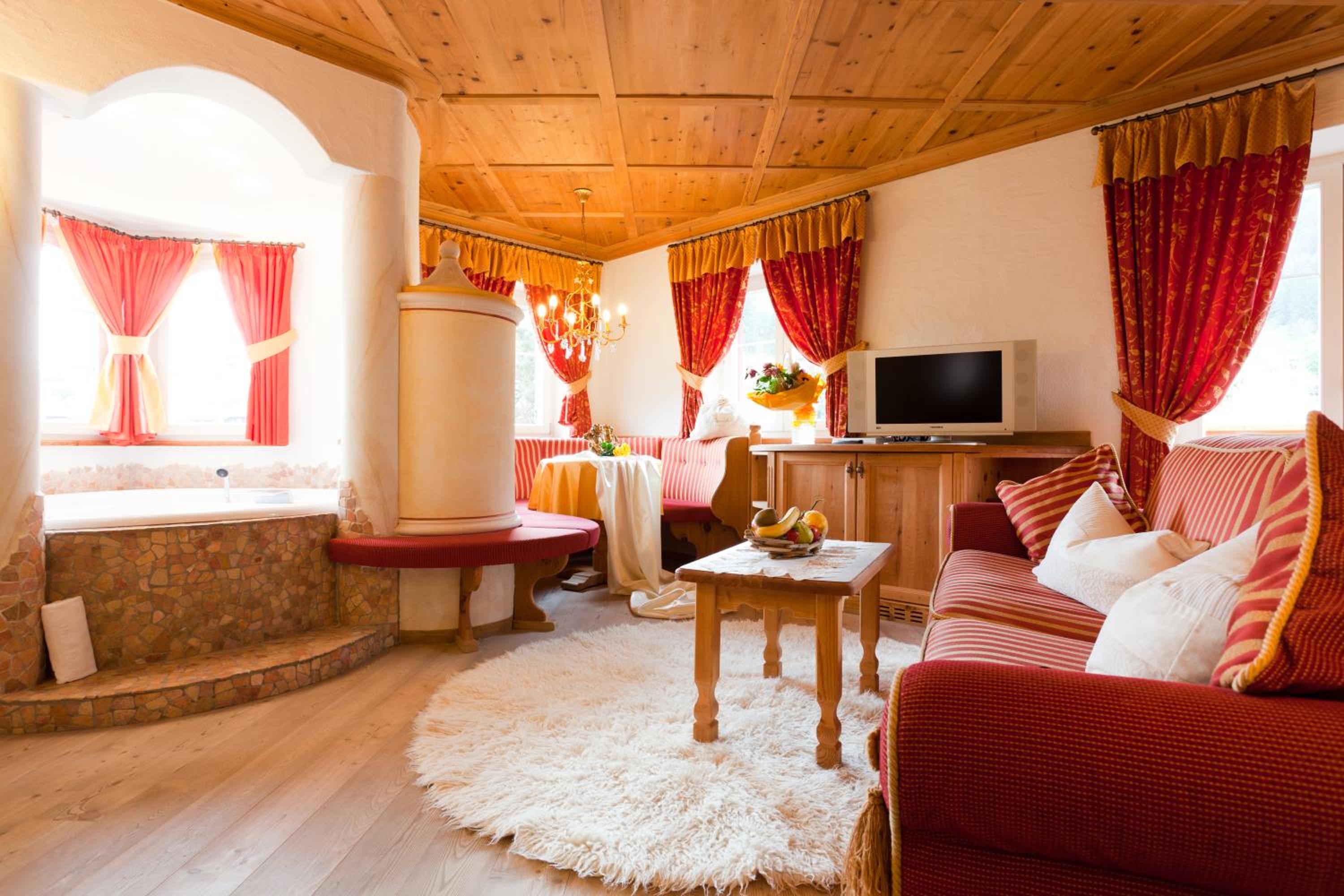 Deluxe Suite with Spa Bath - Photo 1
