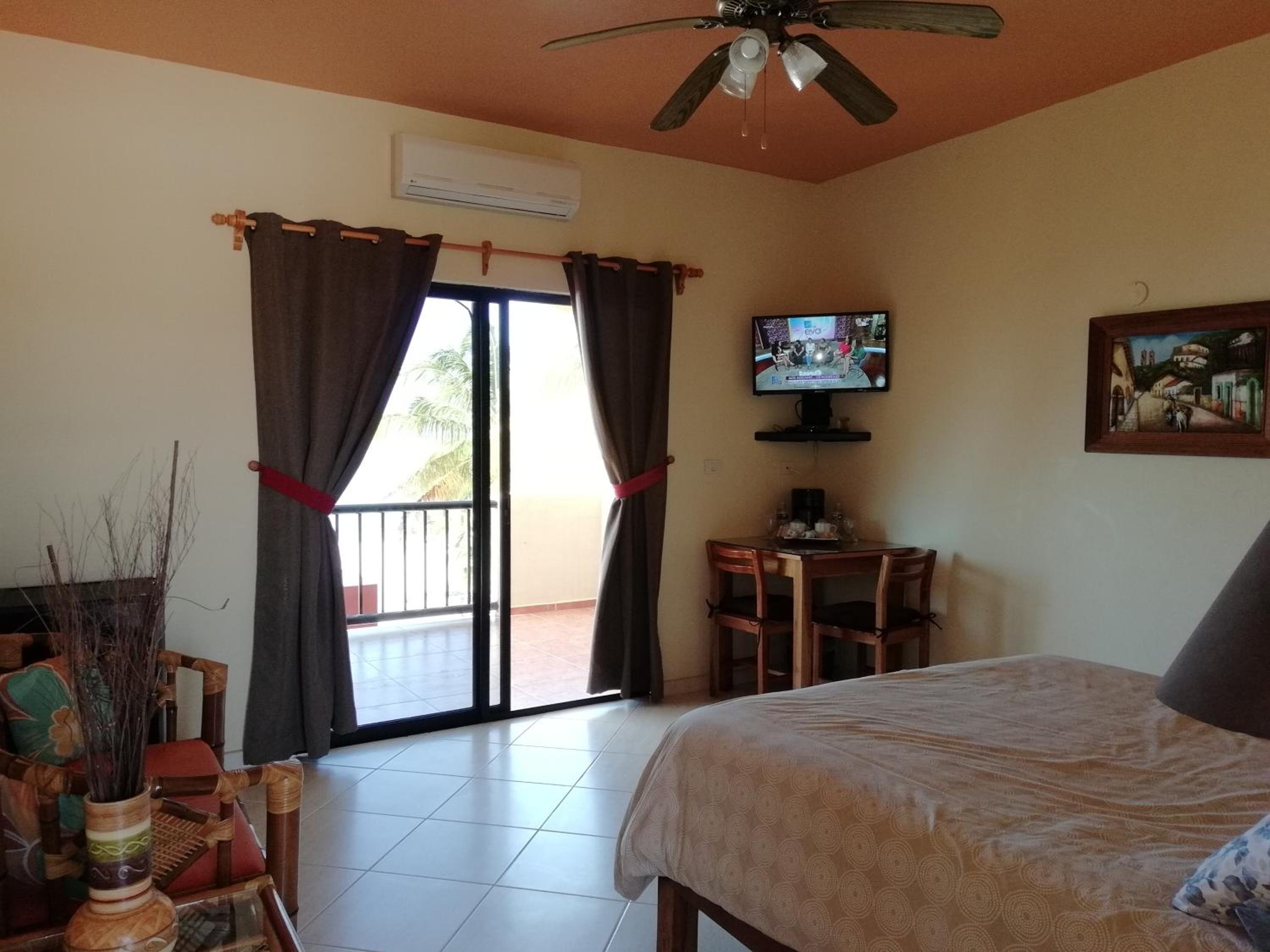 Queen Room with Balcony and Sea View photo 3