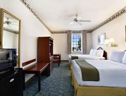 Queen Room with Two Queen Beds and Roll-In Shower - Mobility/Hearing Accessible - Non-Smoking photo 1