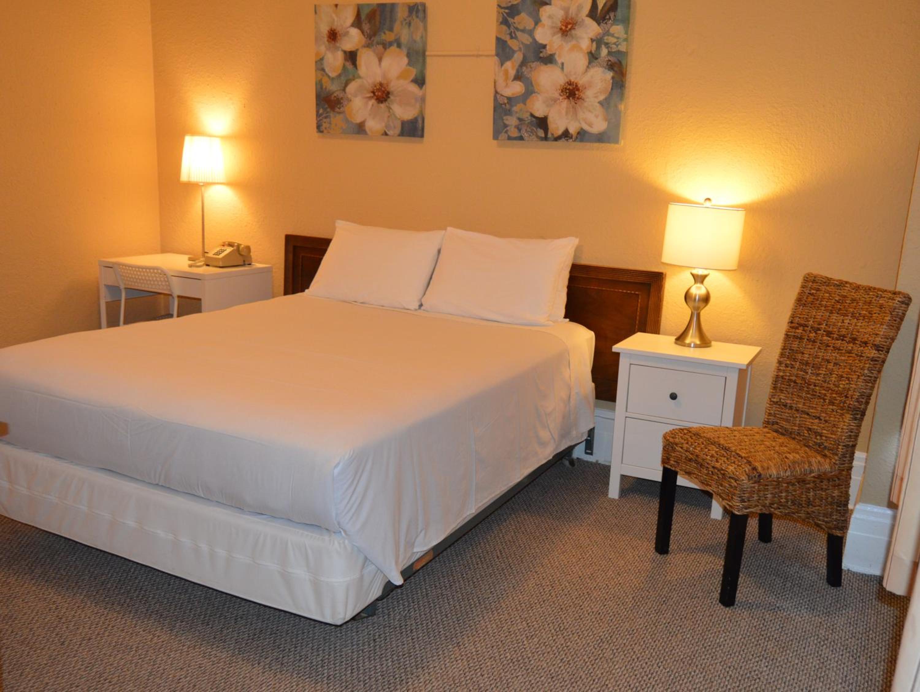 Deluxe Queen Room - Photo 5