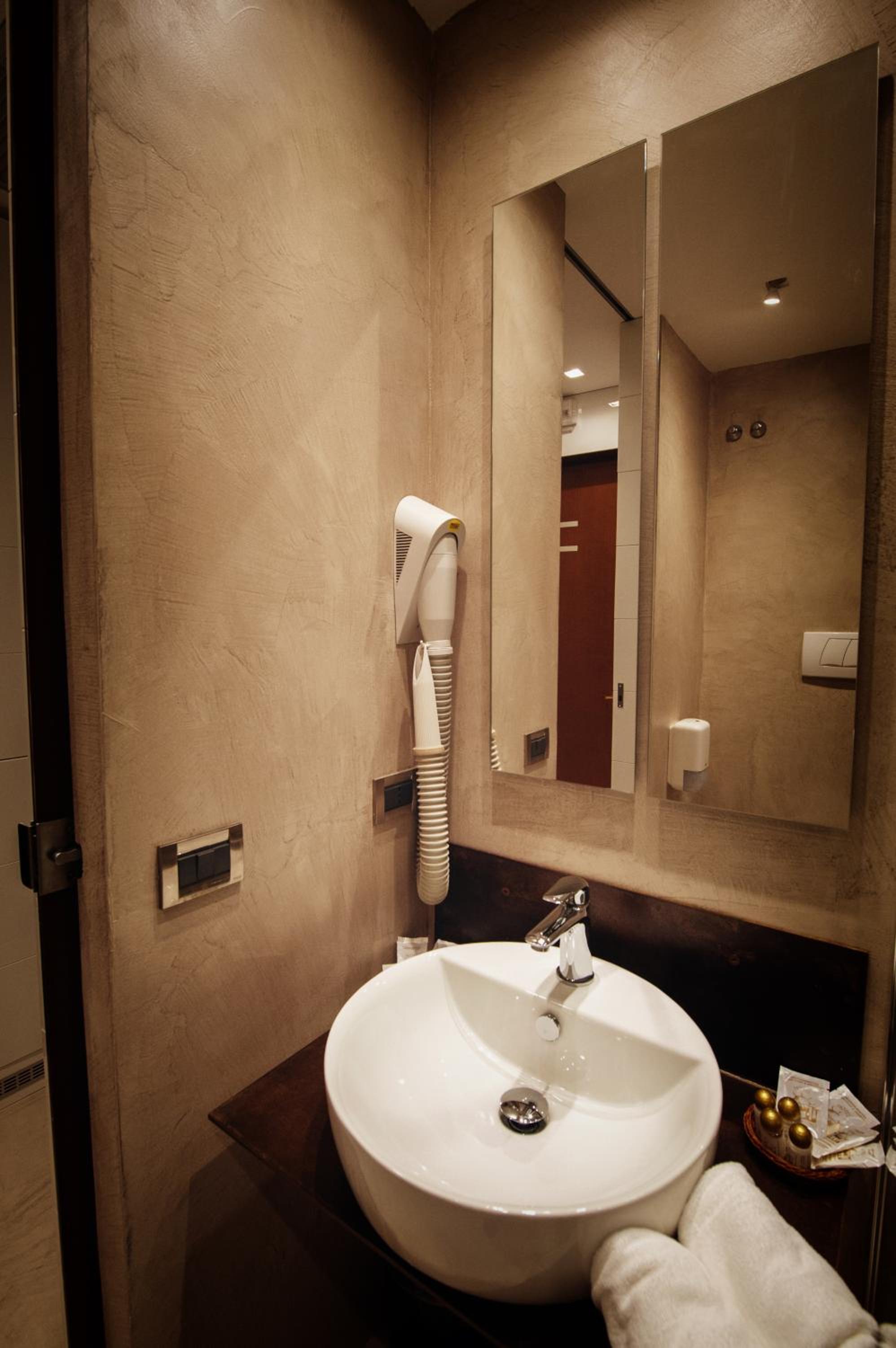 Superior Double or Twin Room with Extra Bed photo 3