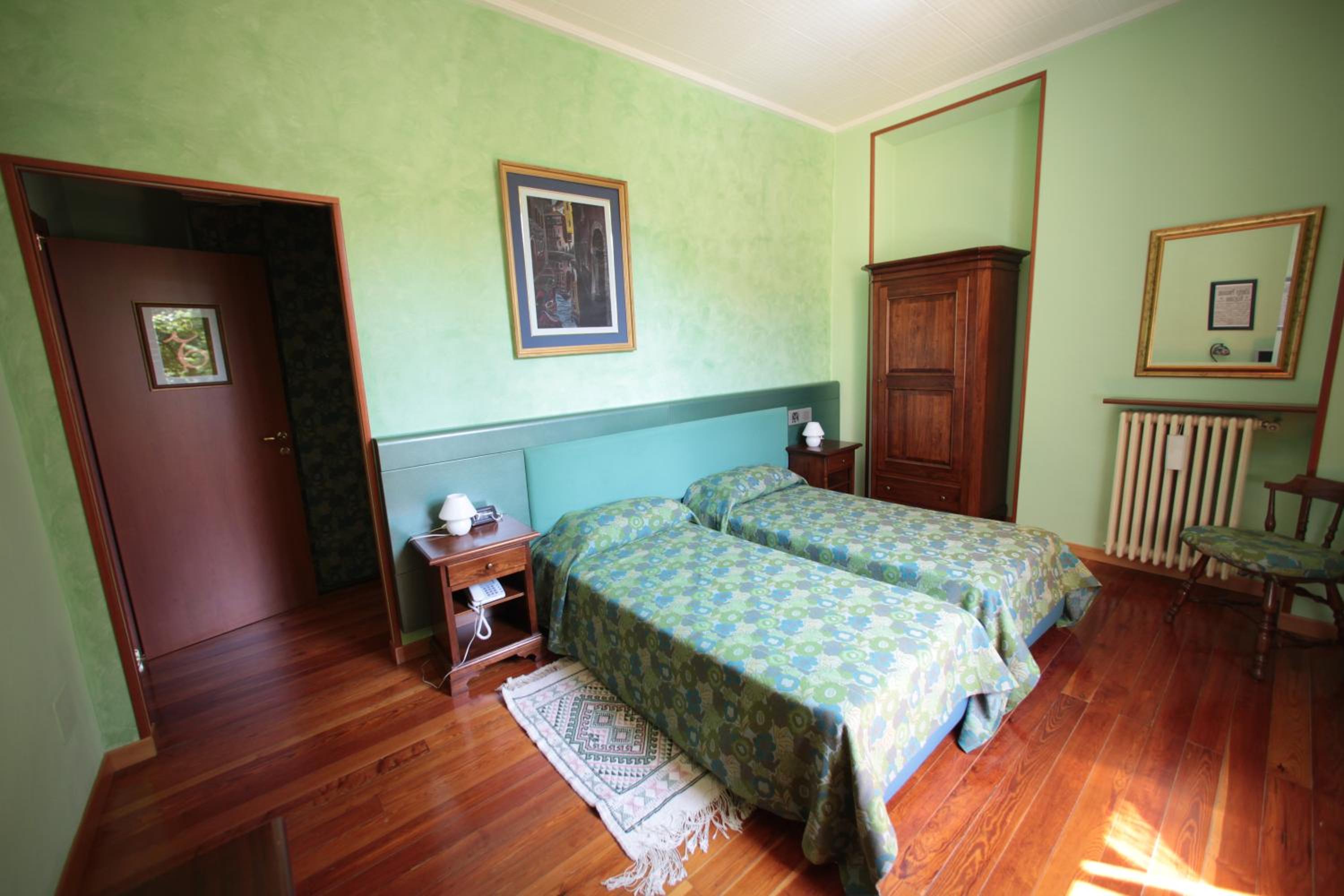 Double or Twin Room - Photo 9