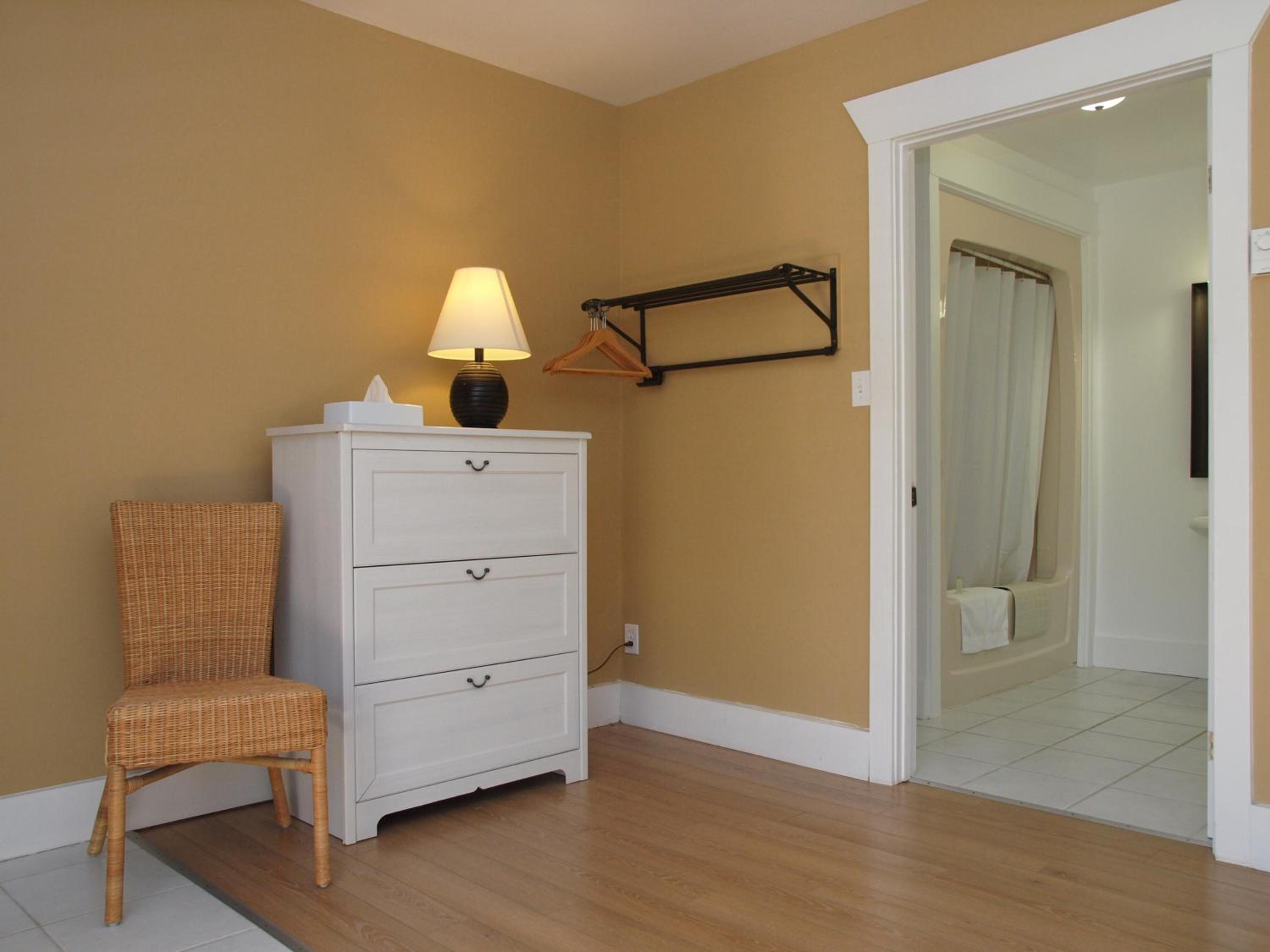 Standard Queen Room photo 3