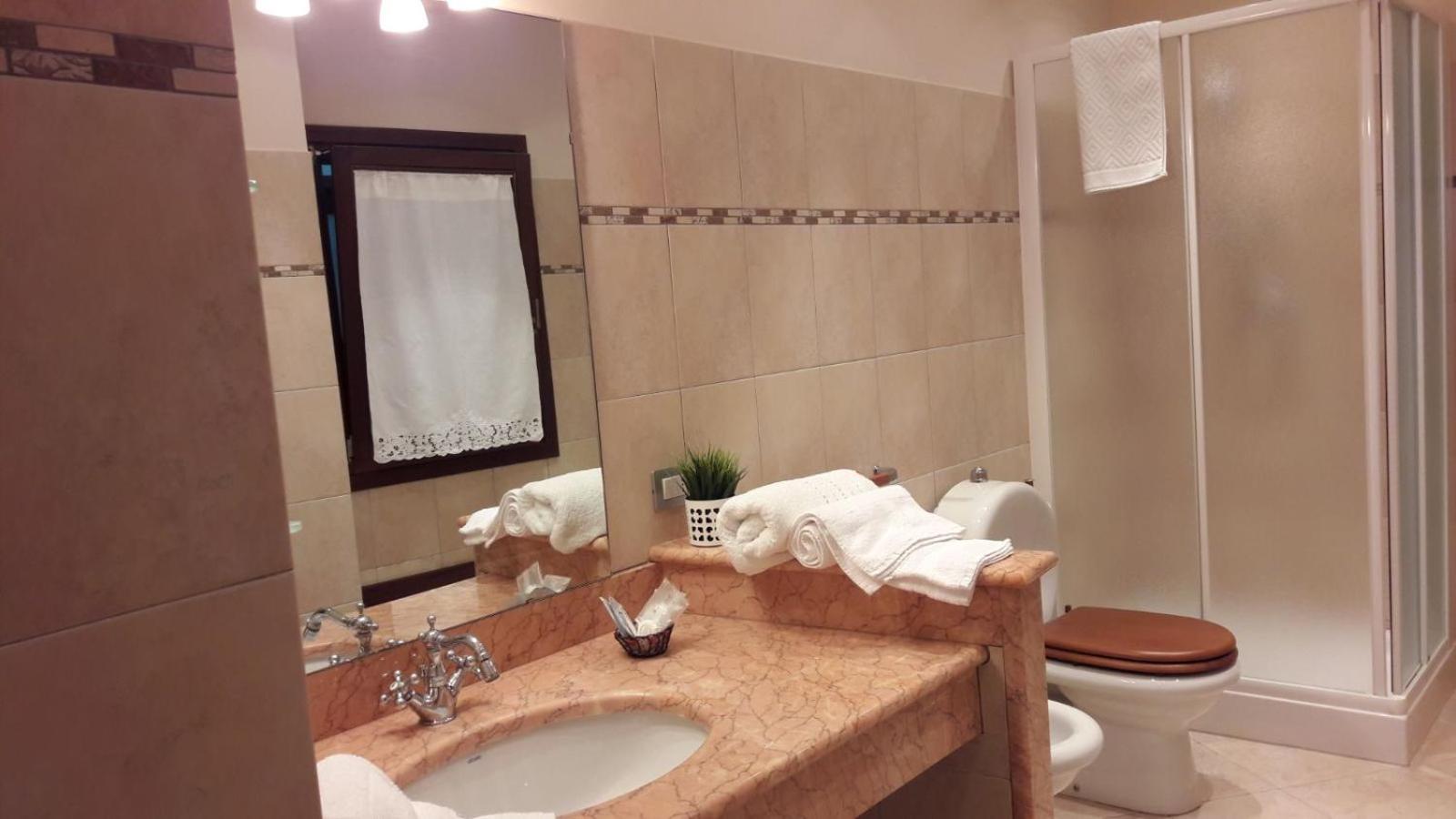Triple Room with Private Bathroom - Photo 6