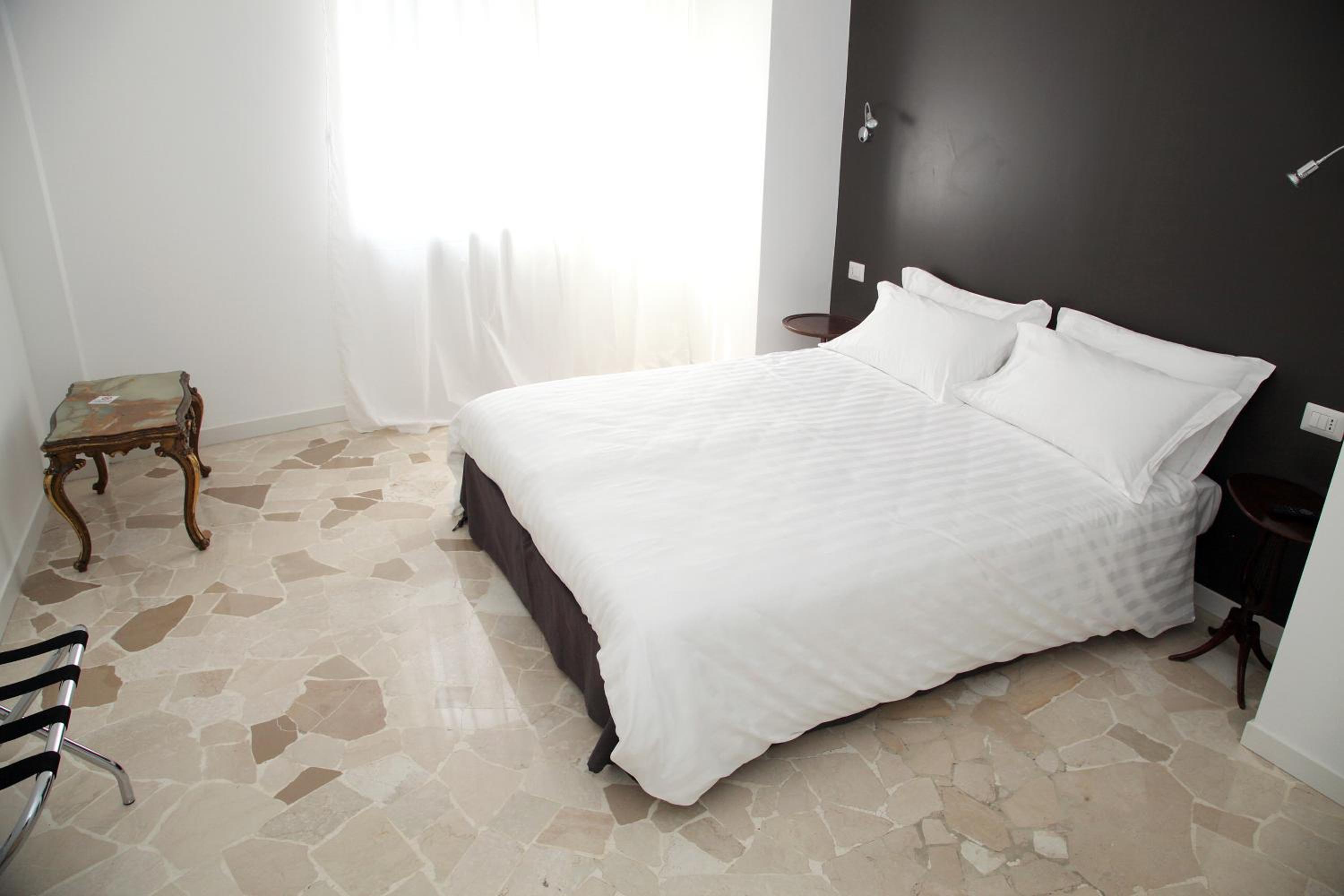 Double Room with Private Bathroom photo 3