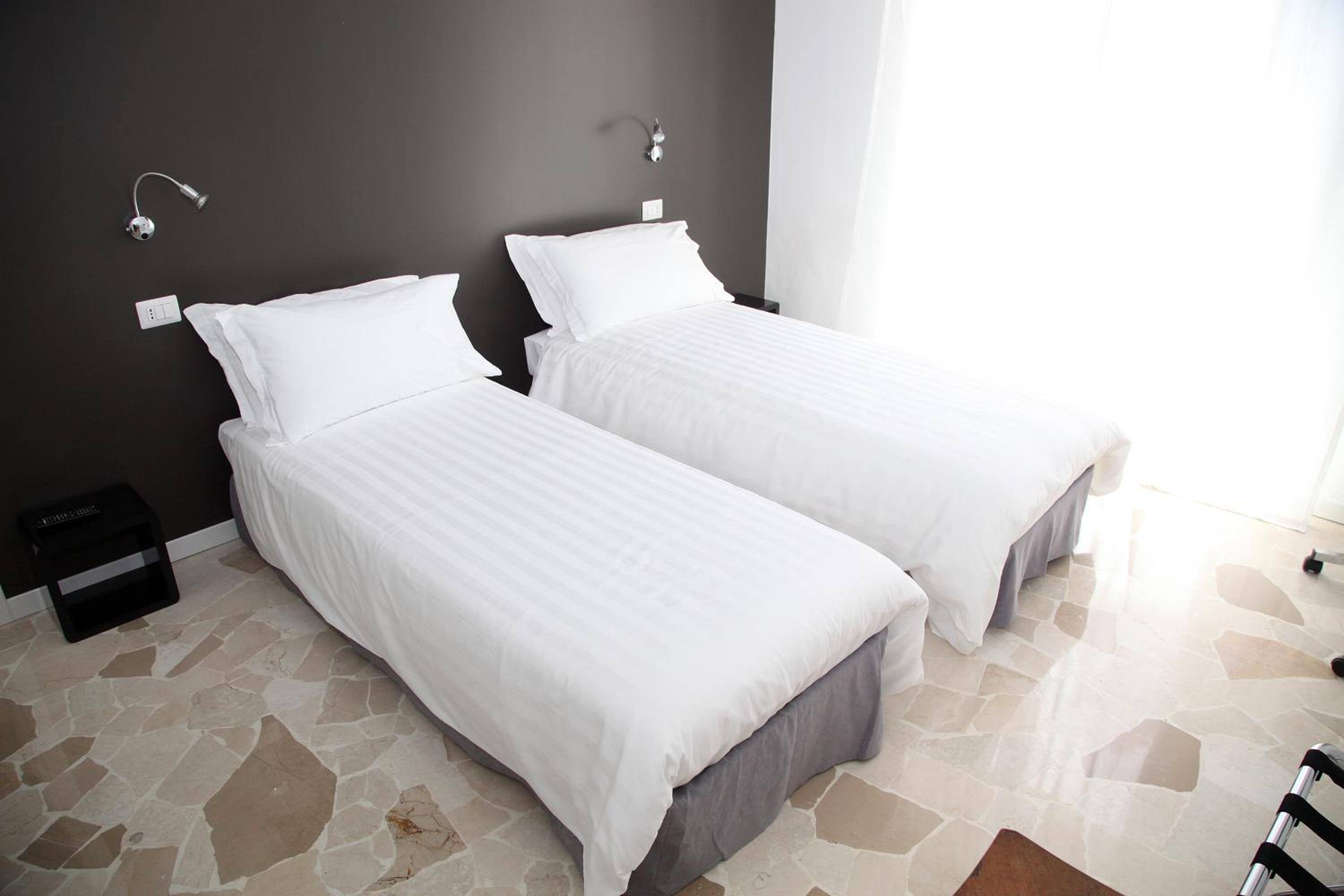 Twin Room With Private Bathroom photo 1