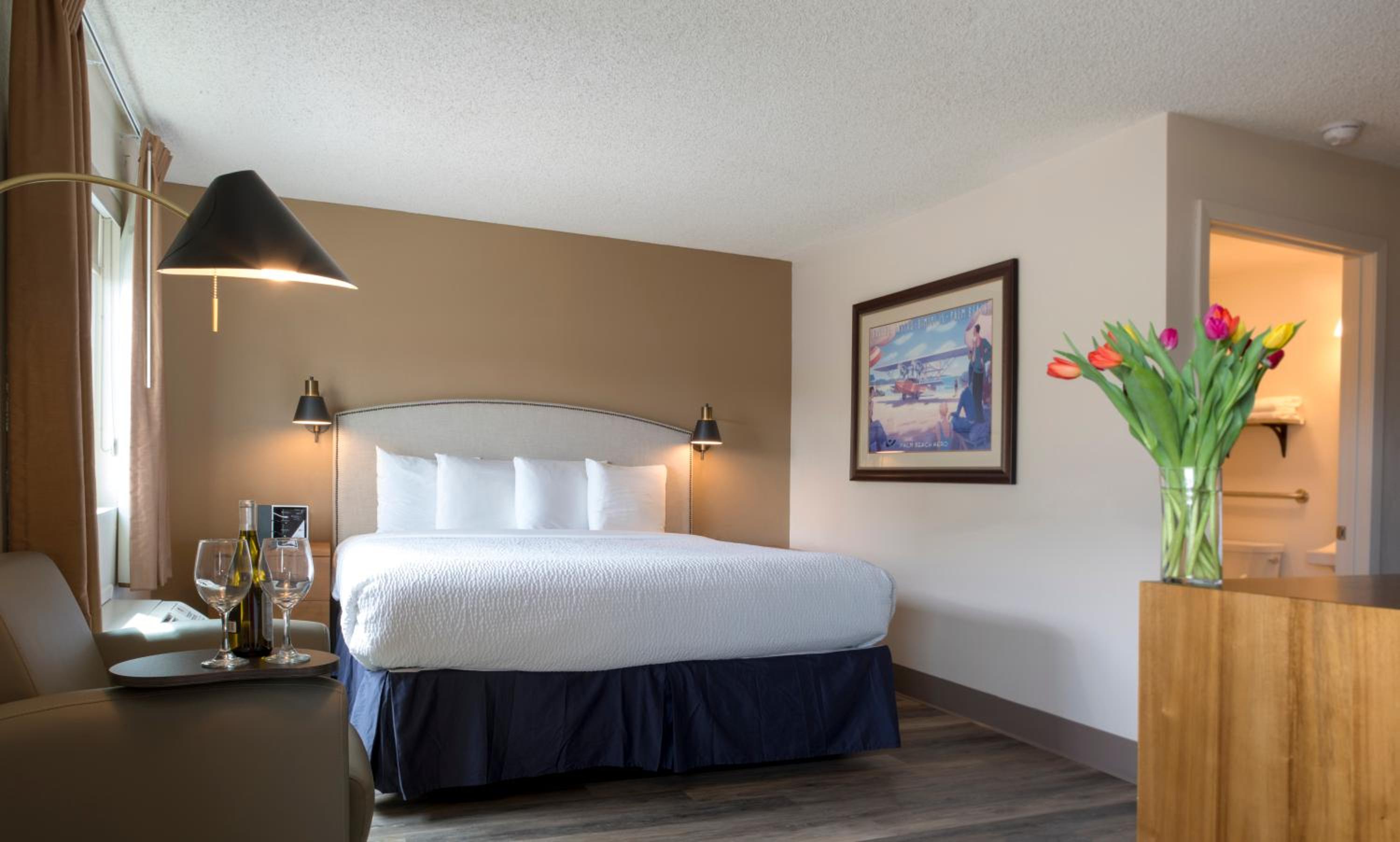 Deluxe Queen Room - Photo 1