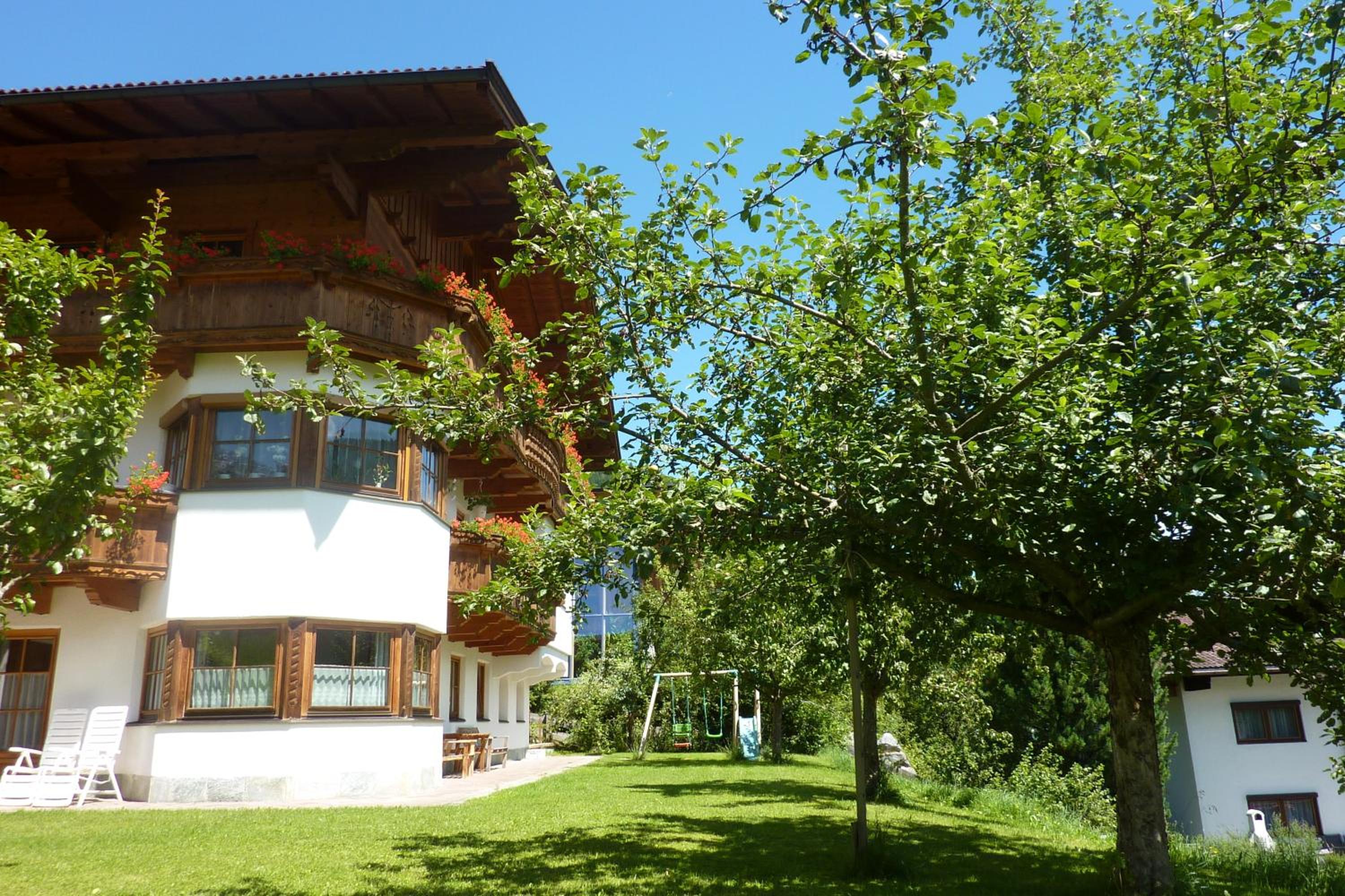 Two-Bedroom Apartment with Garden photo 2