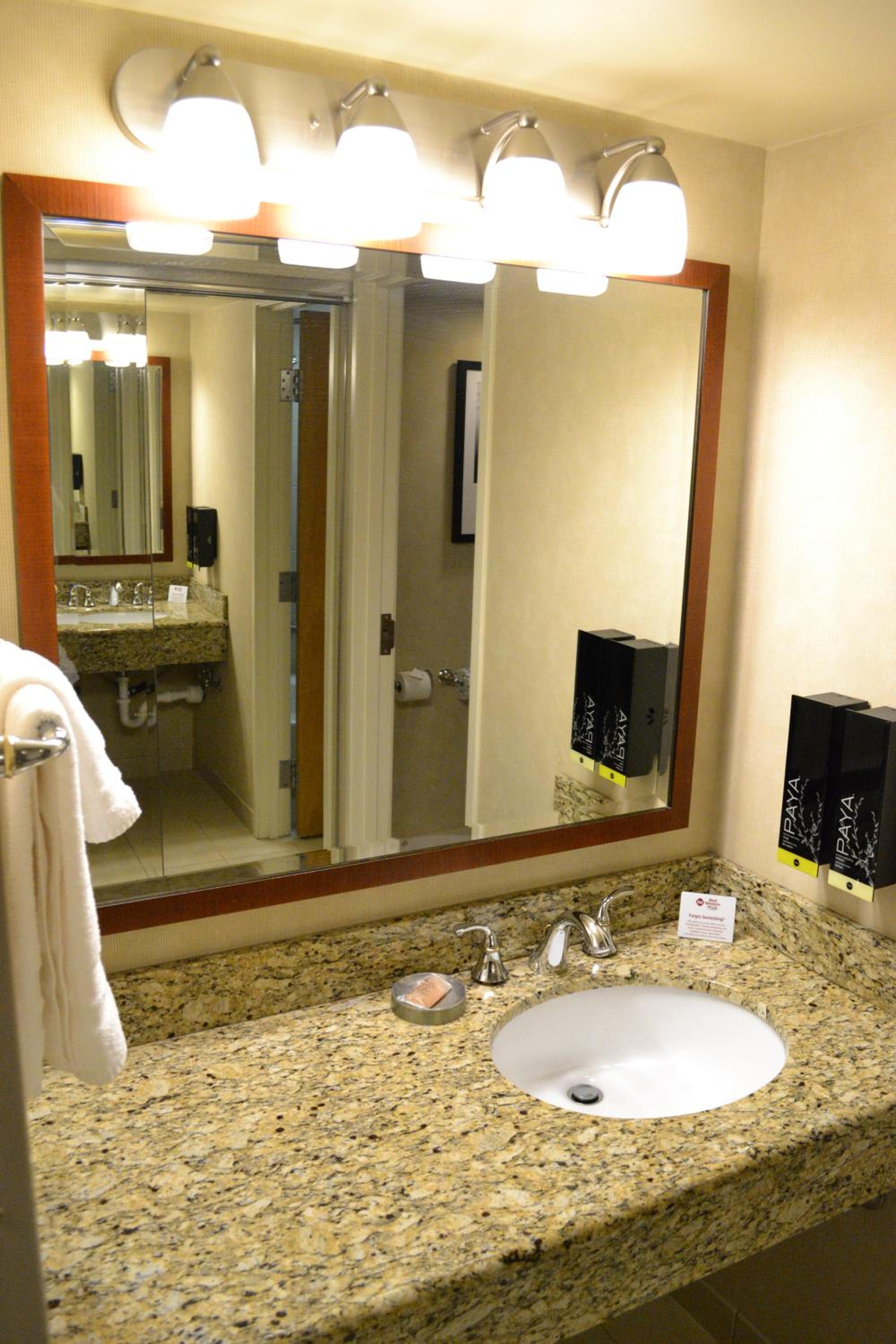 King Room with City View - Photo 4