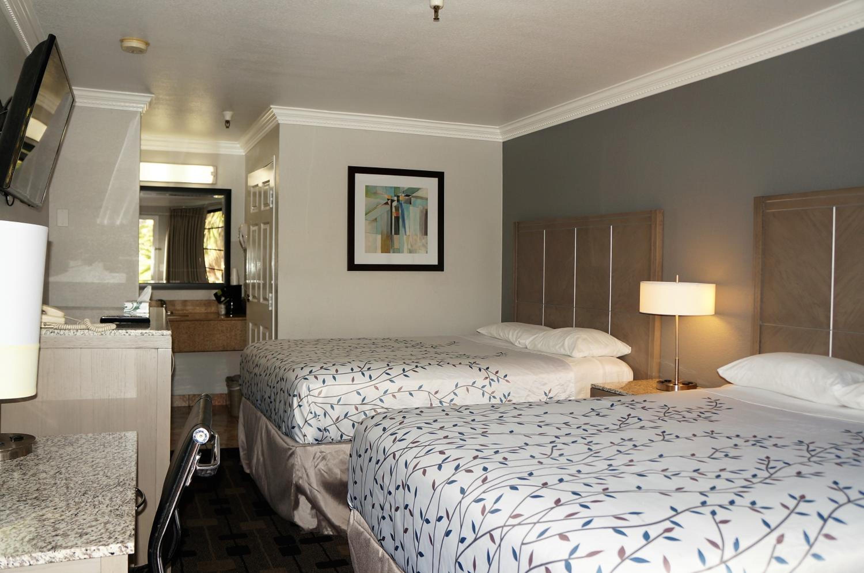 Double Queen Room - Photo 2