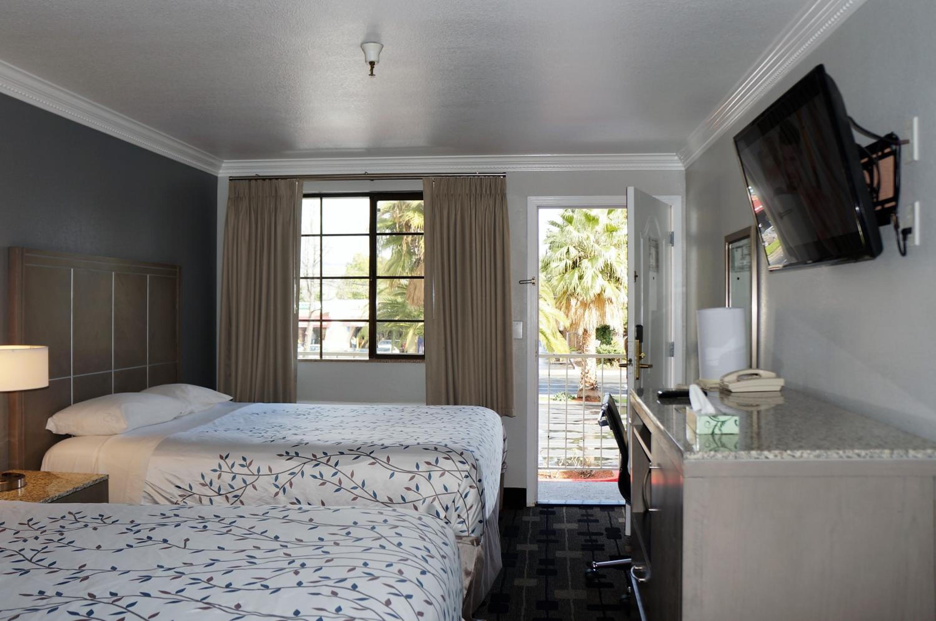 Double Queen Room - Photo 3