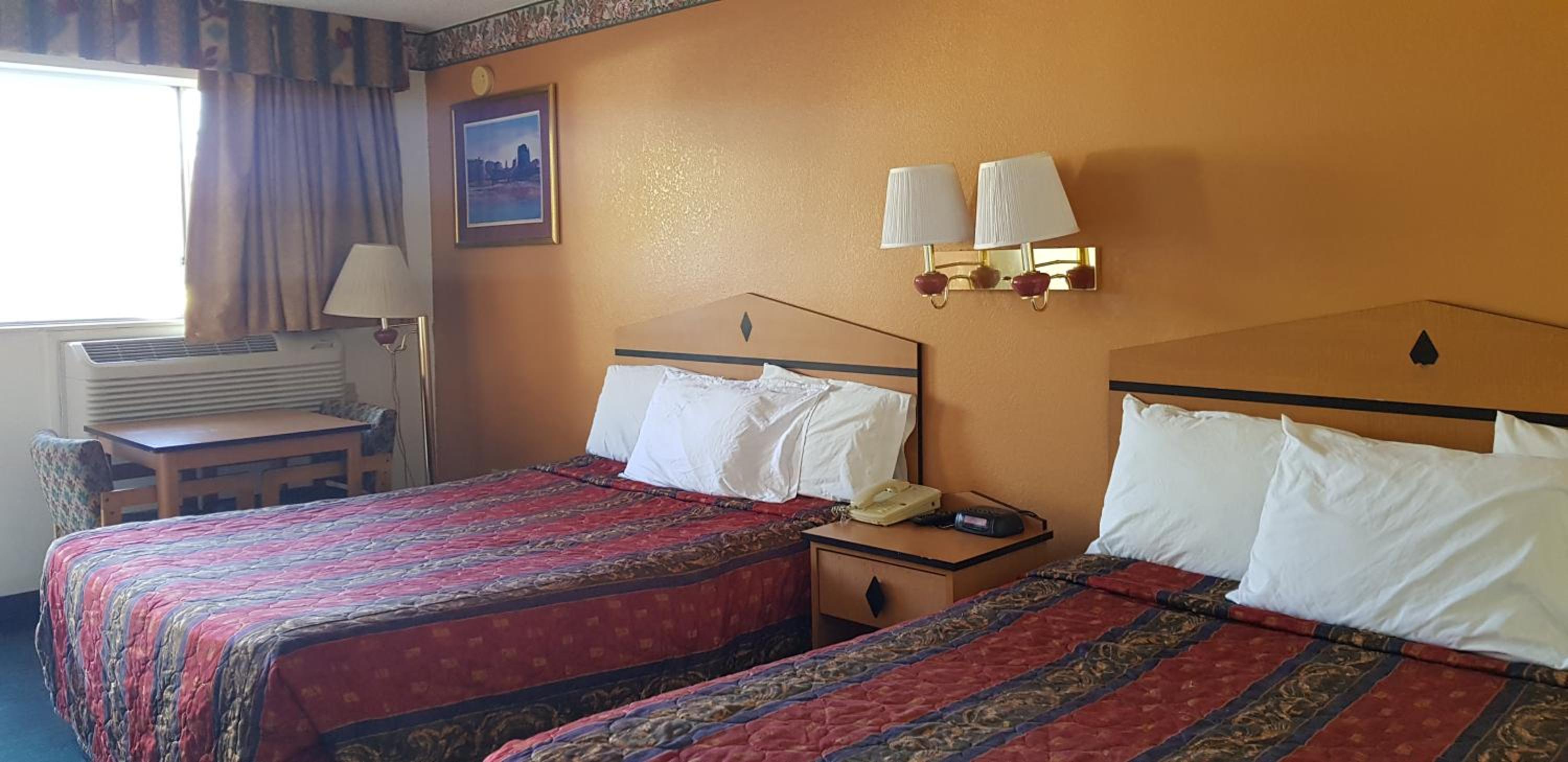 Queen Room with Two Queen Beds - Non-Smoking - Photo 1