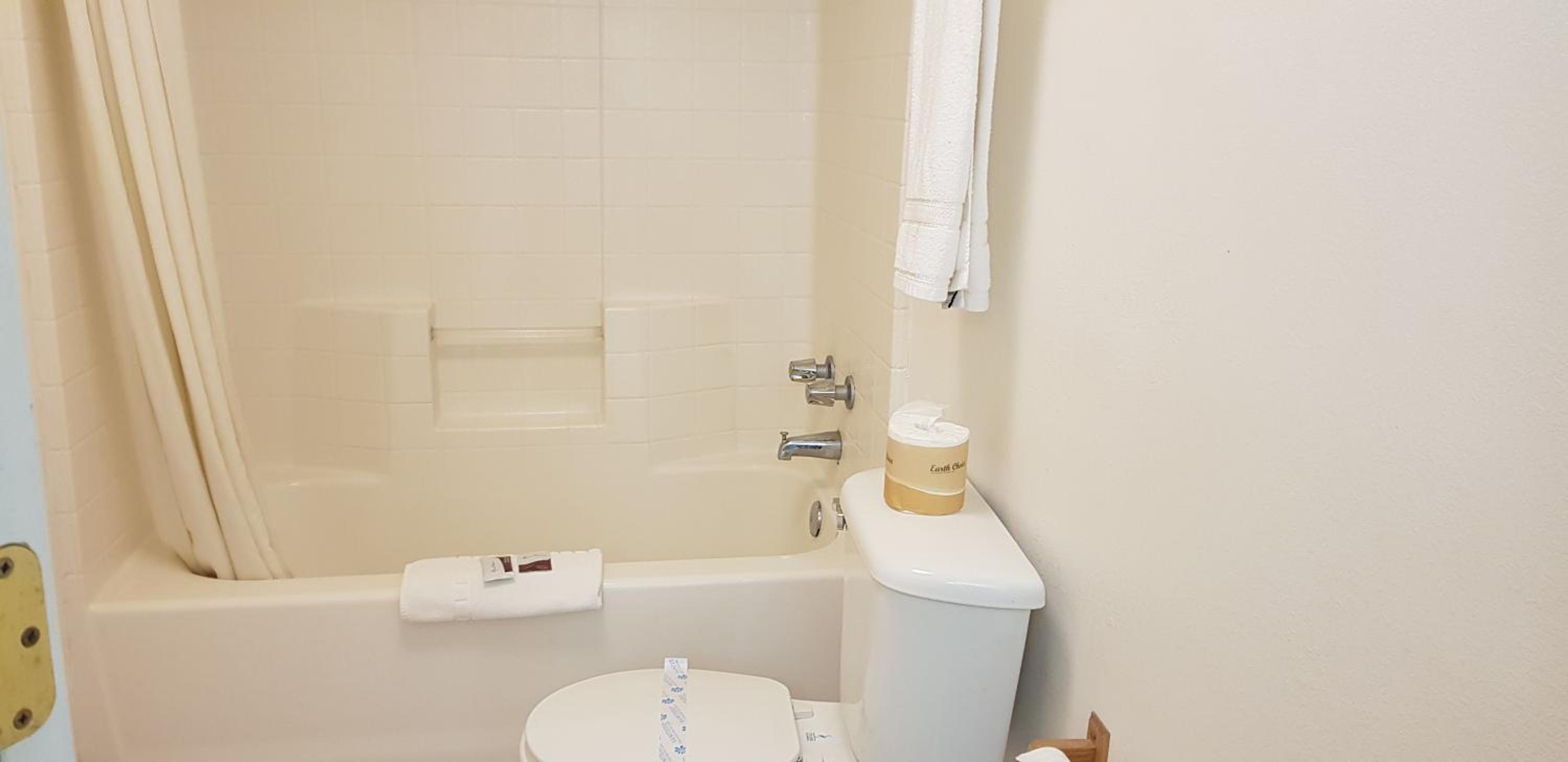 King Room - Non-Smoking - Photo 3