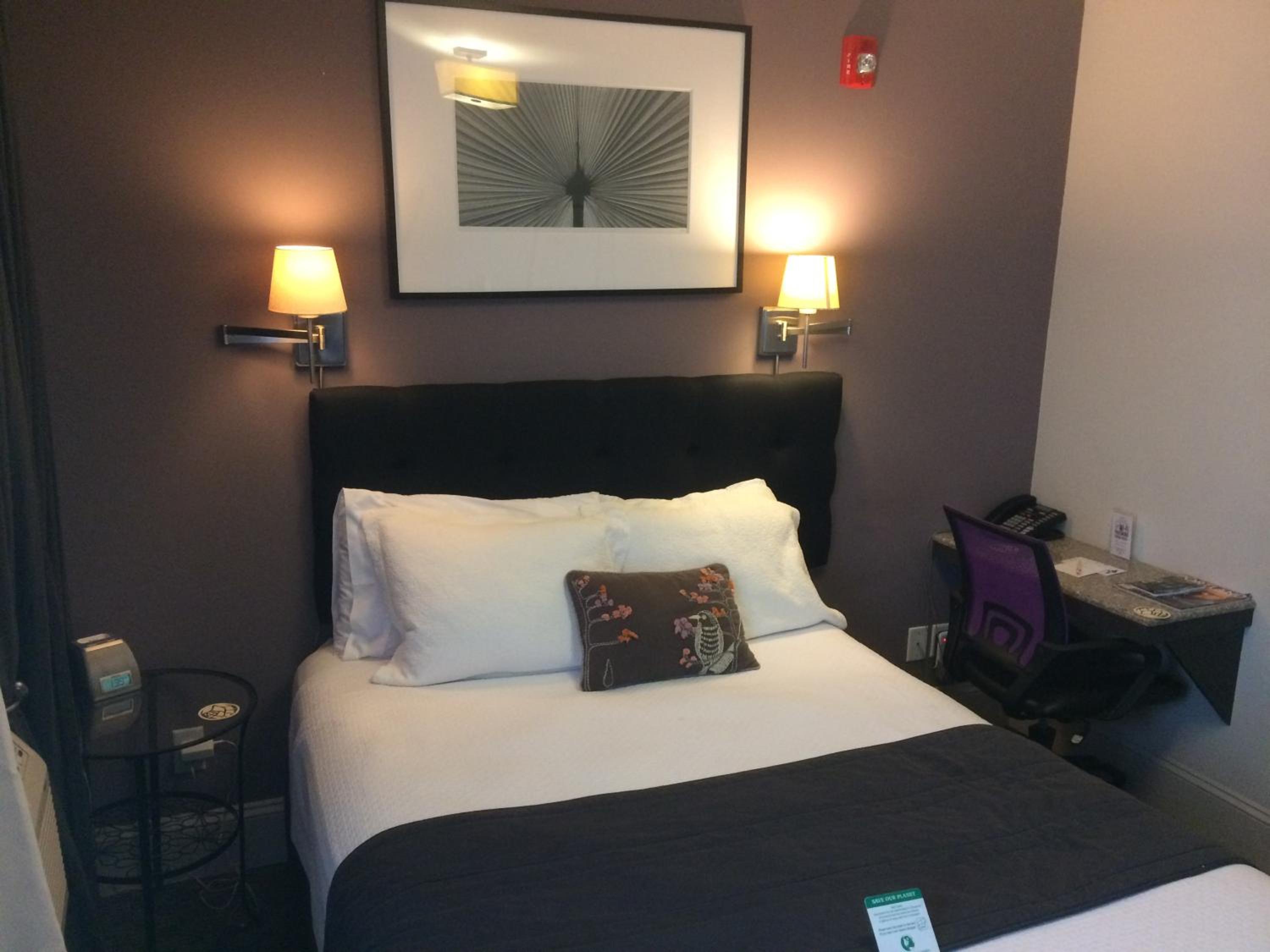 Queen Room 27 with Private Bathroom - Photo 3