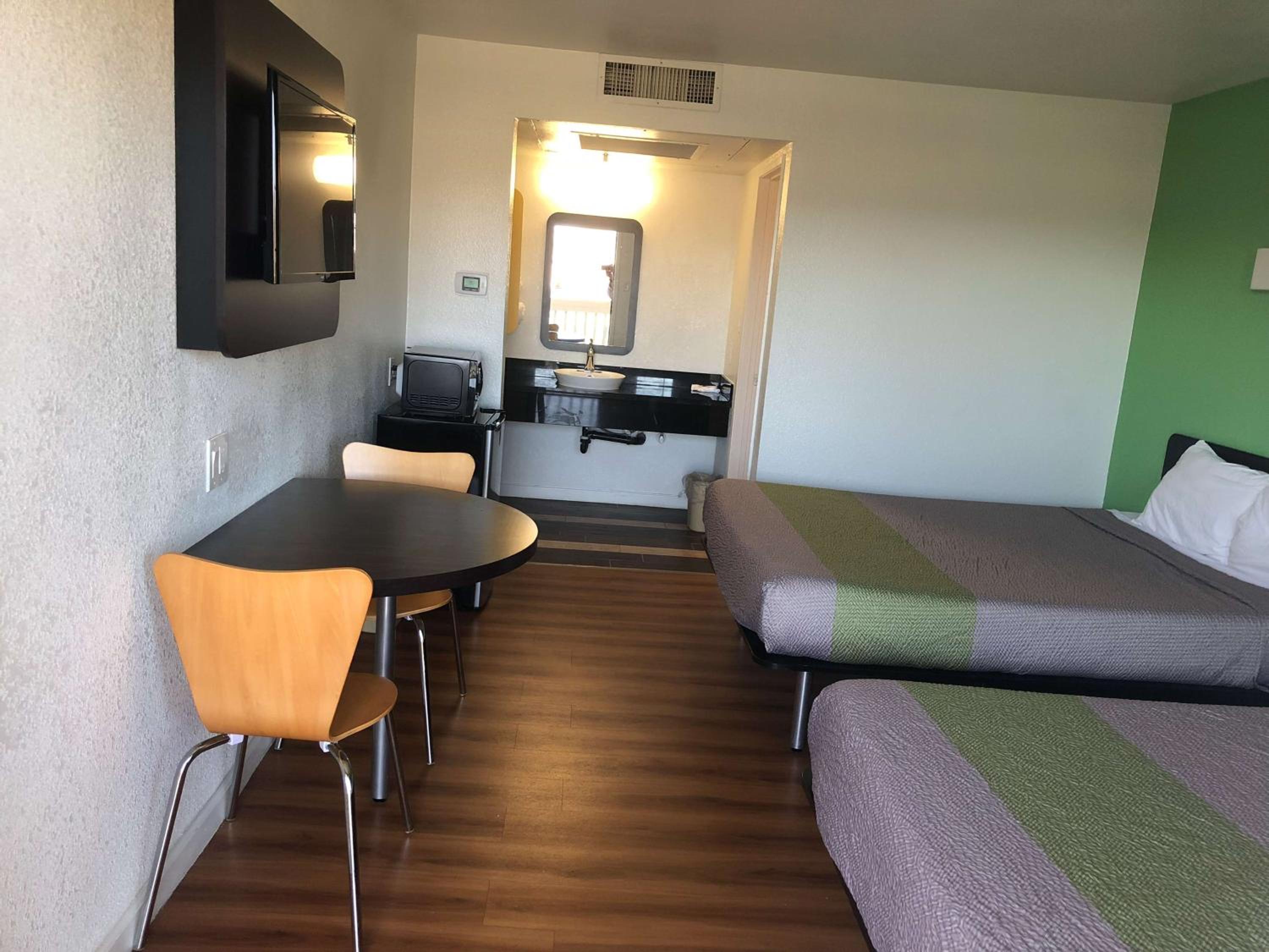 Queen Room with Two Queen Beds - Disability Access photo 1