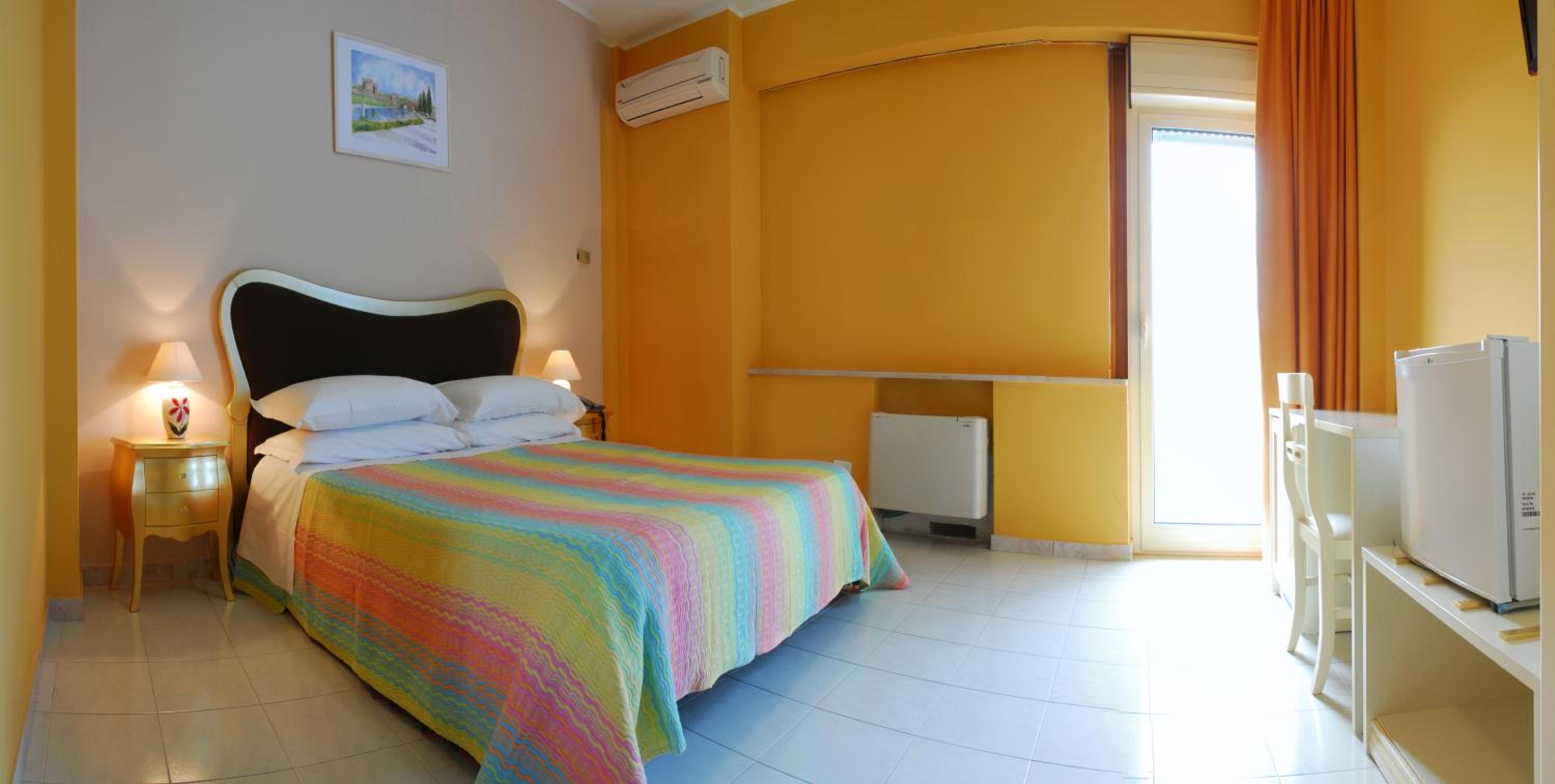 Double Room - Photo 5
