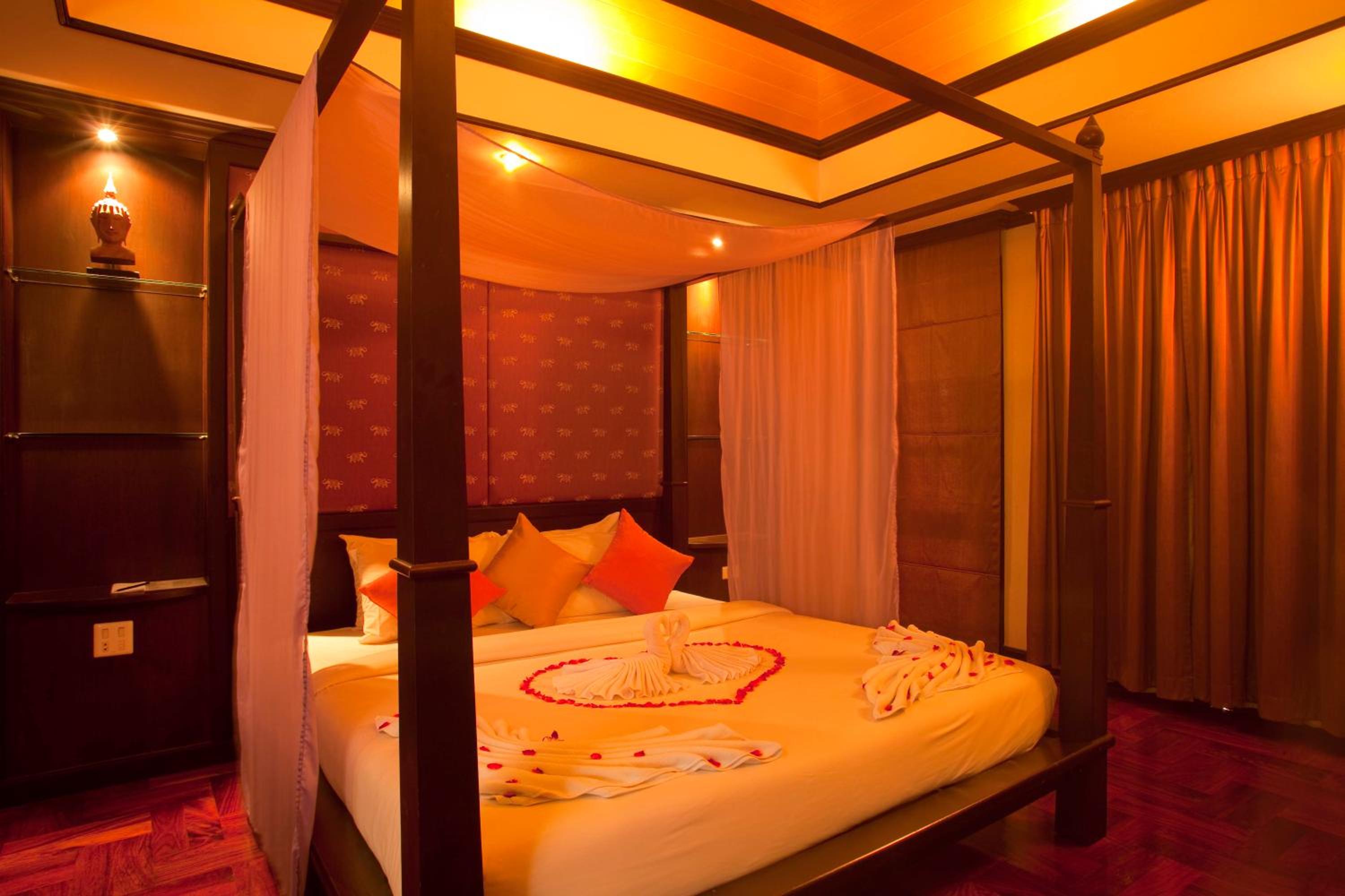 Deluxe Villa with Spa Bath - Photo 7