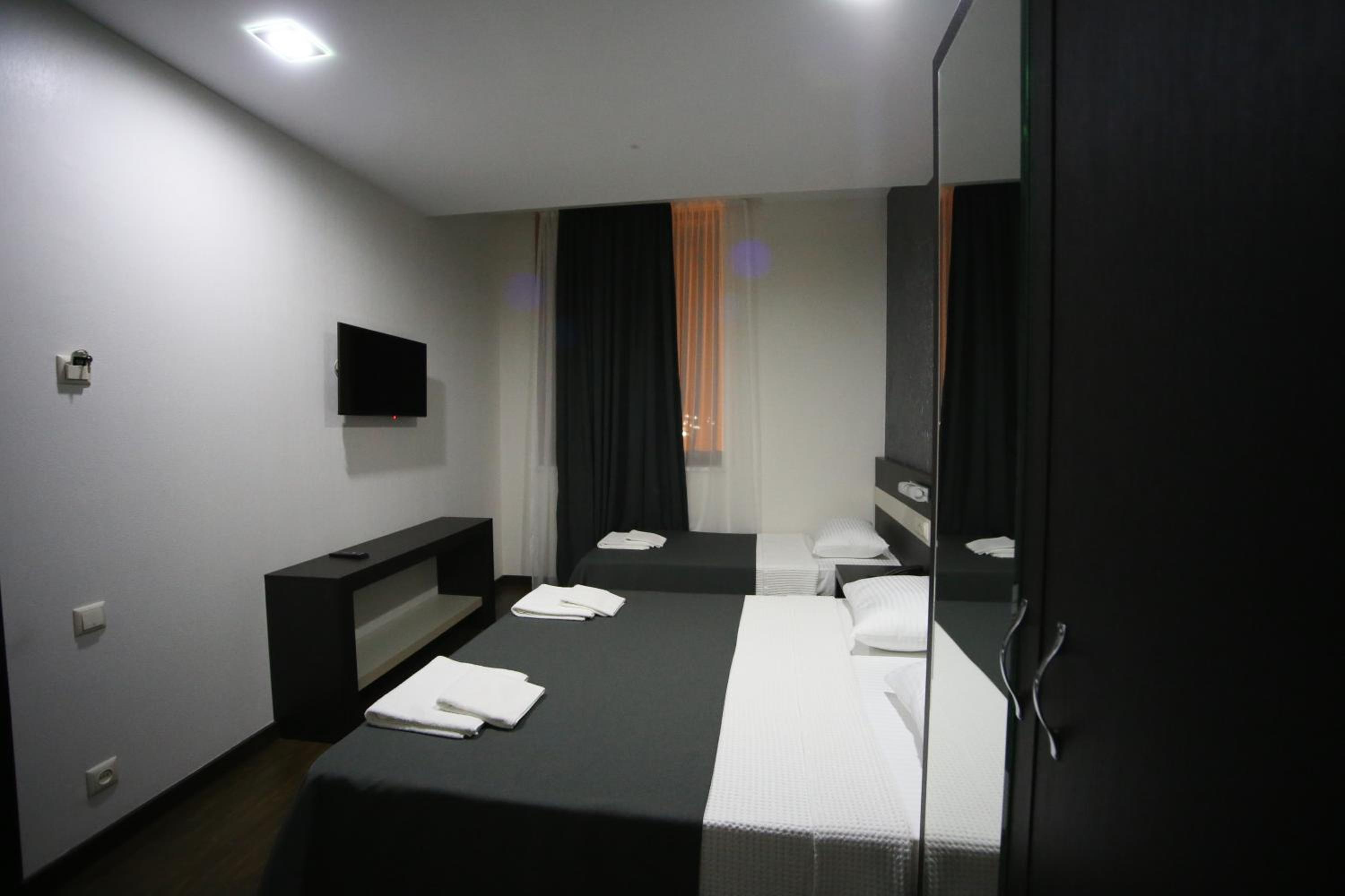 Triple Room with Bathroom photo 2