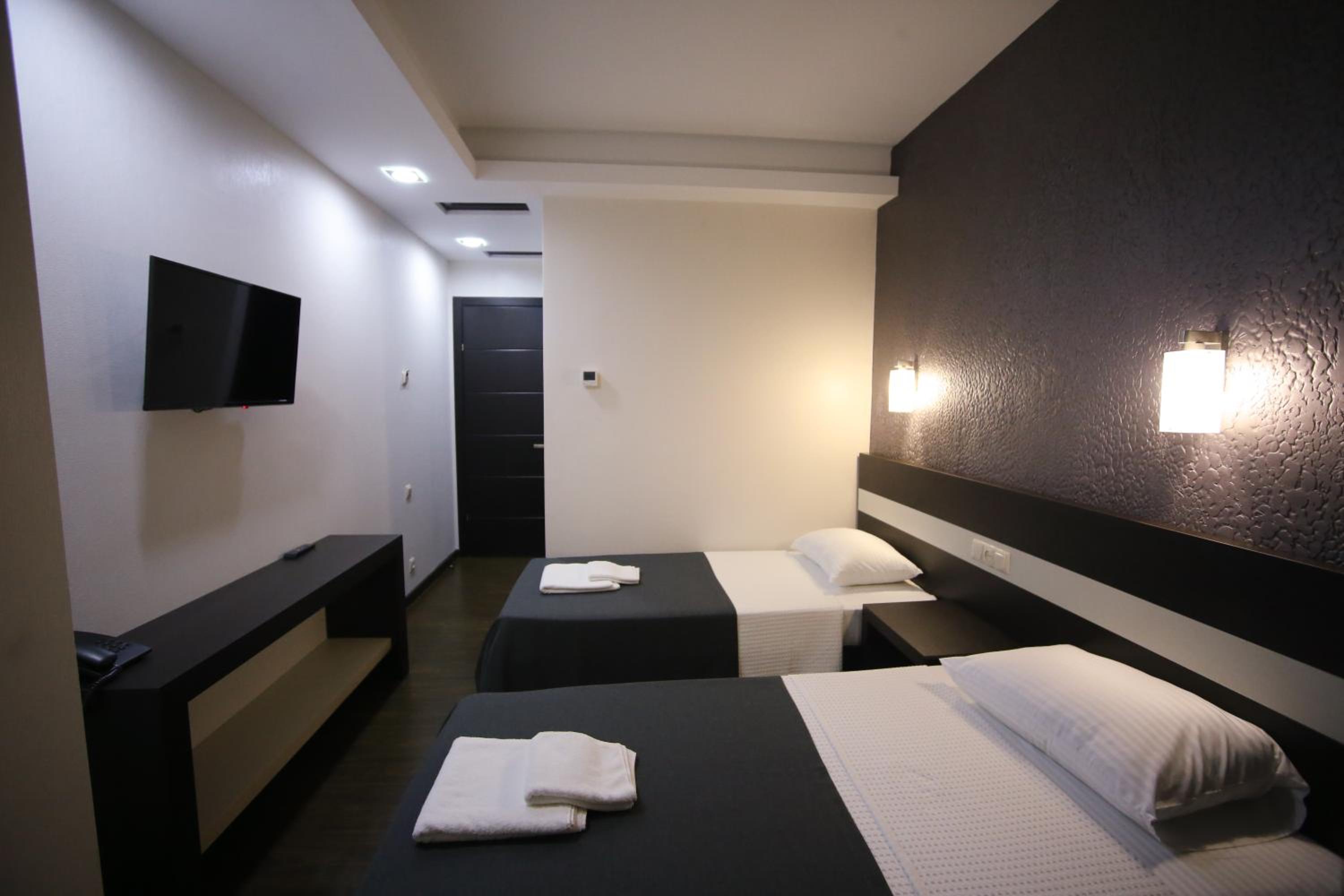 Single Room with Bathroom photo 1