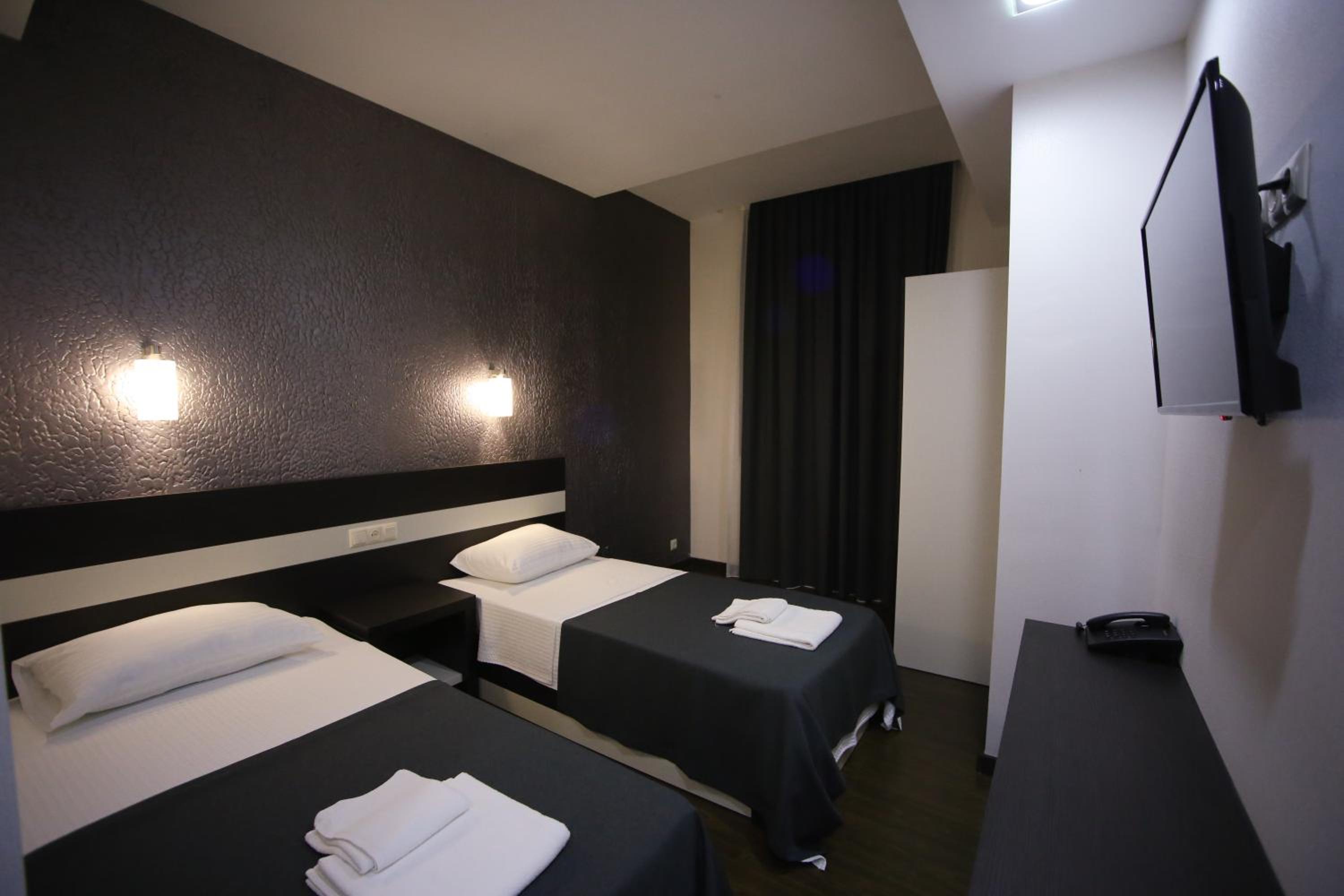Single Room with Bathroom photo 3