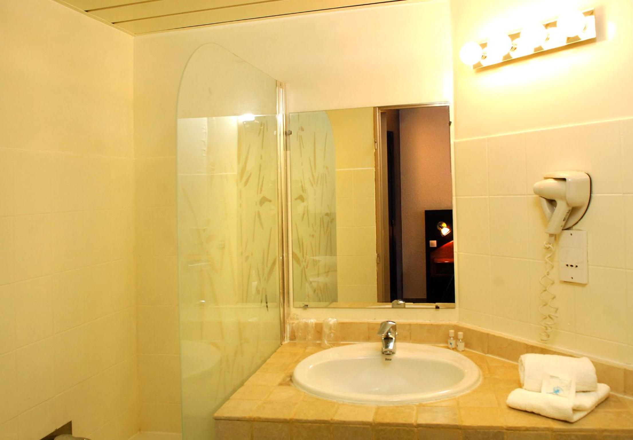 Standard Double with Balcony - Photo 7