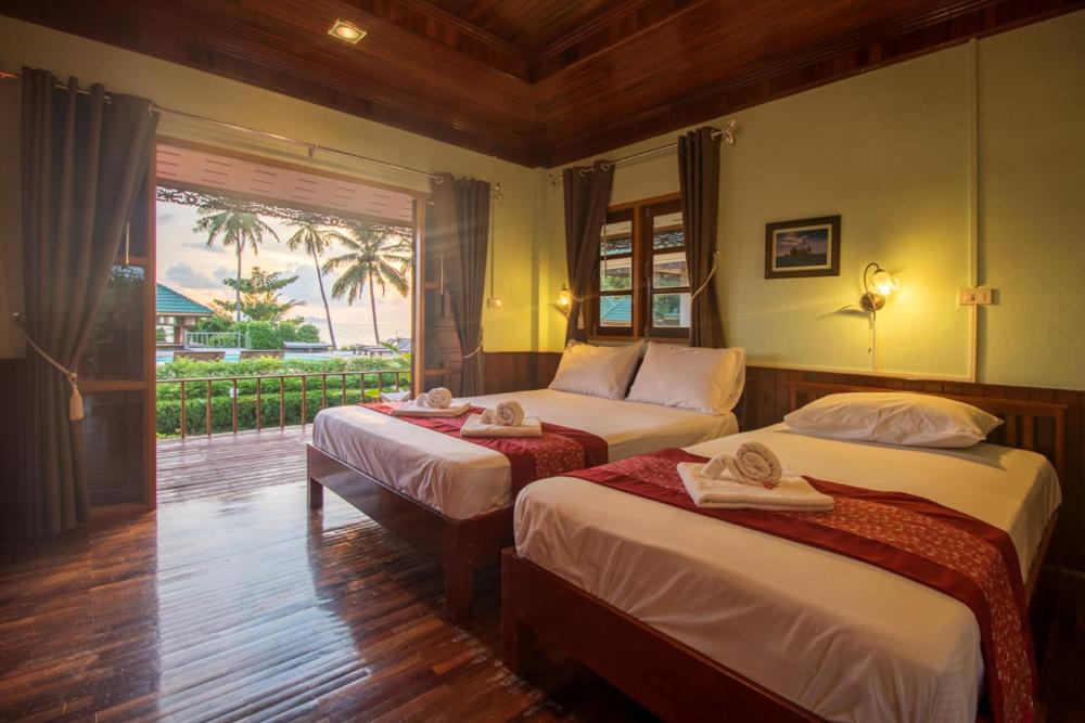 Villa with Sea View photo 2