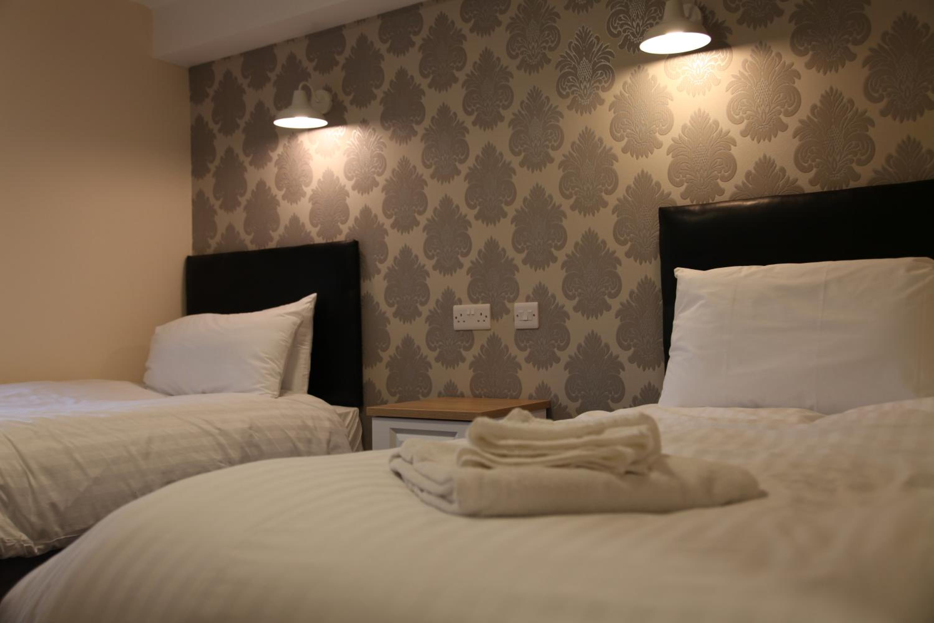 Twin Room - Photo 1