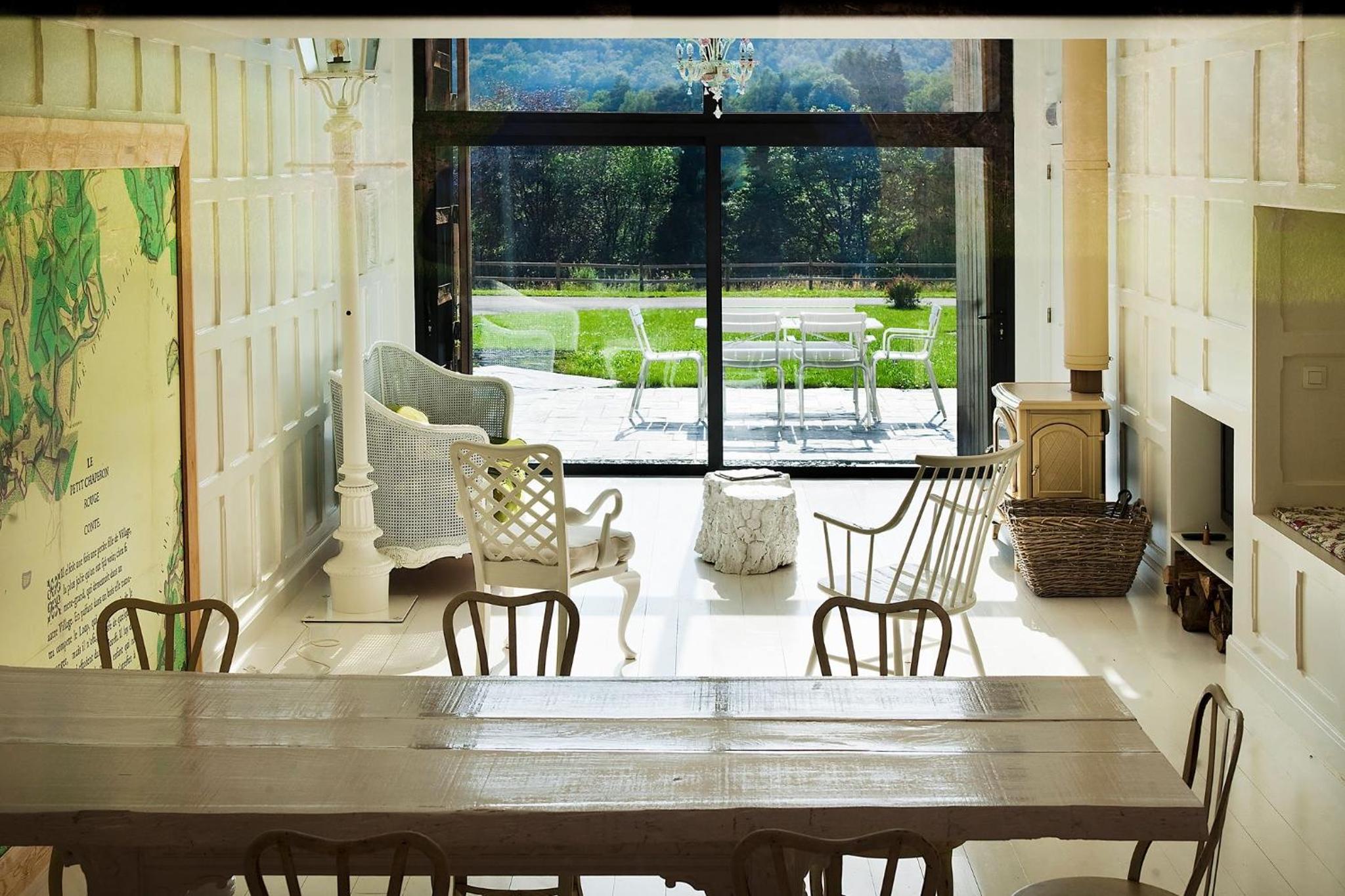 Six-Bedroom House photo 2